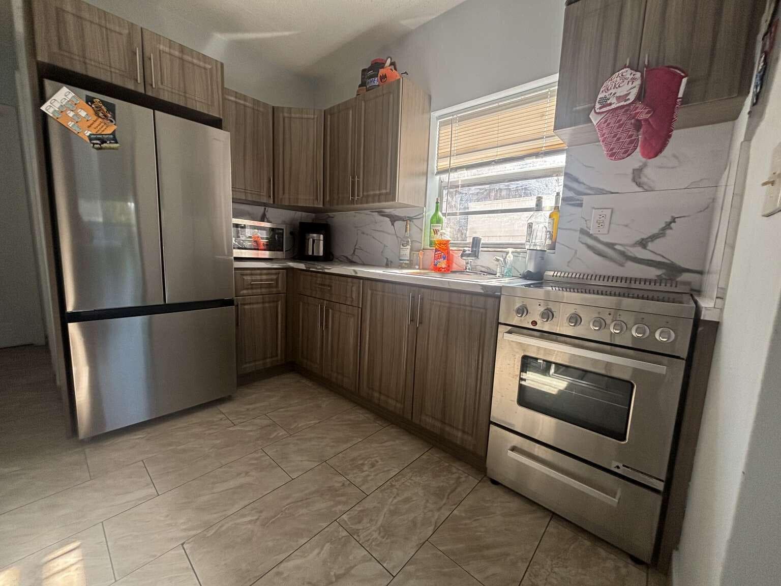 750 NE 4th Place, Hialeah, FL 33010 — photo 22 of 24