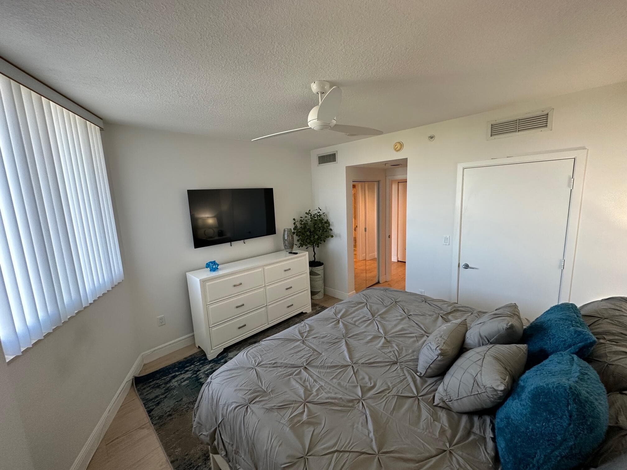 1551 N Flagler Drive 708, West Palm Beach, FL 33401 — photo 14 of 32