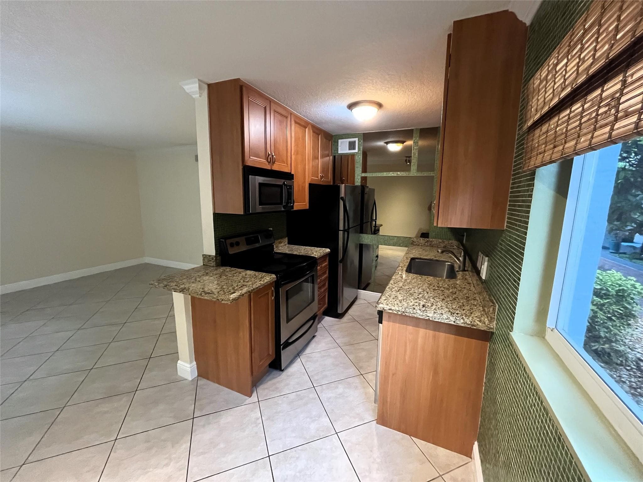 1460 NE 18th Street 104, Fort Lauderdale, FL 33305 — photo 7 of 71
