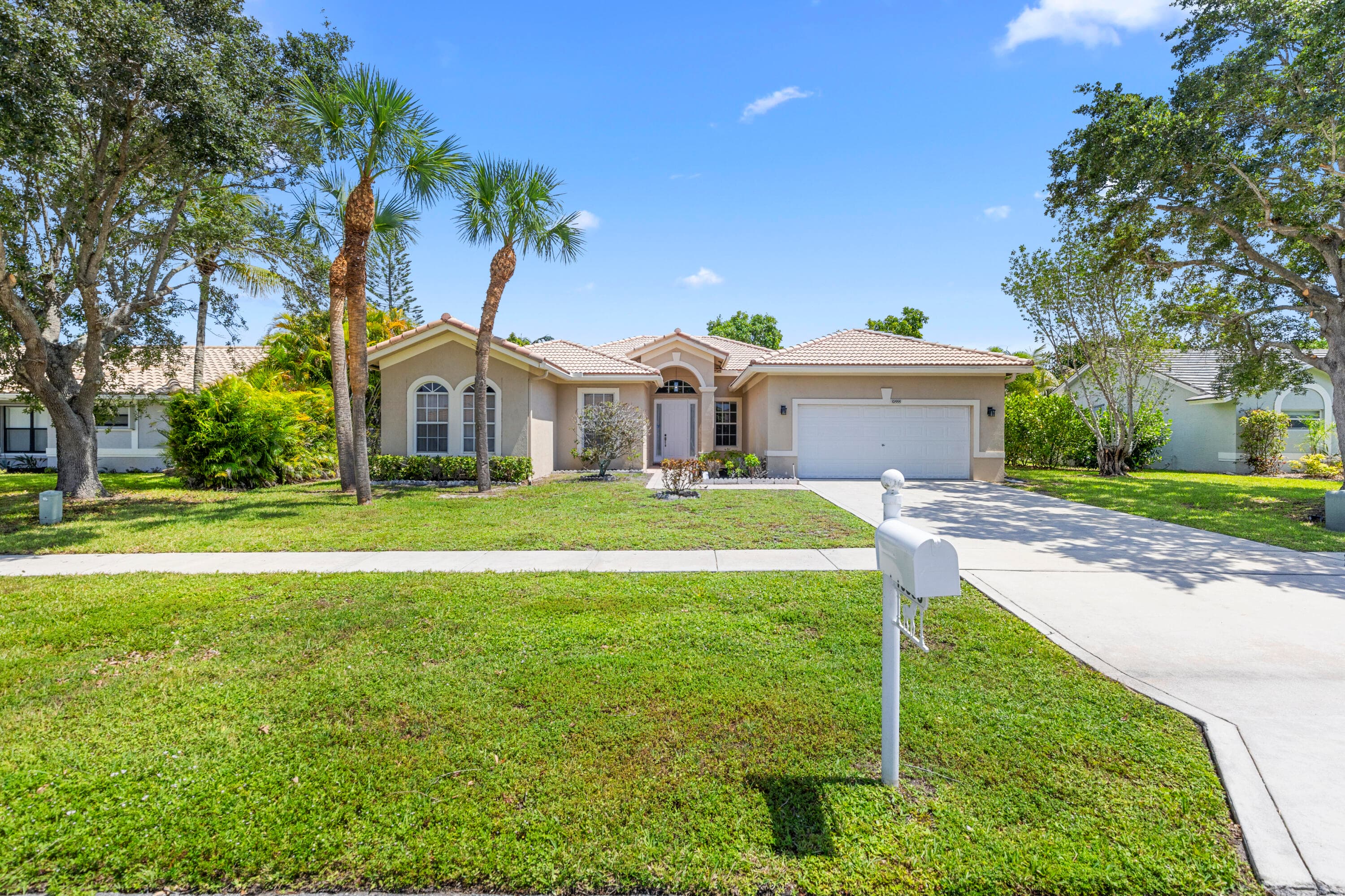 10555 Paso Fino Drive, Wellington, FL 33449 — photo 2 of 48