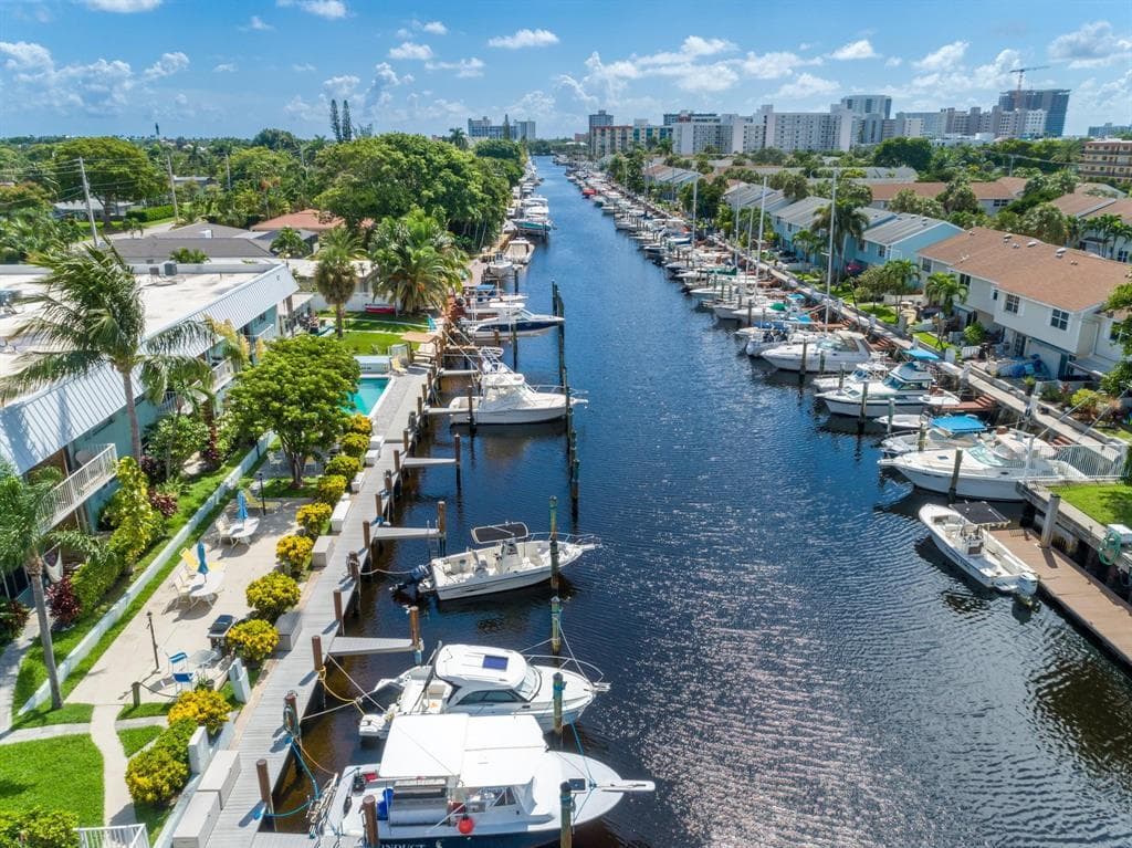 2400 NE 16th Street NE 104, Pompano Beach, FL 33062 — photo 1 of 31