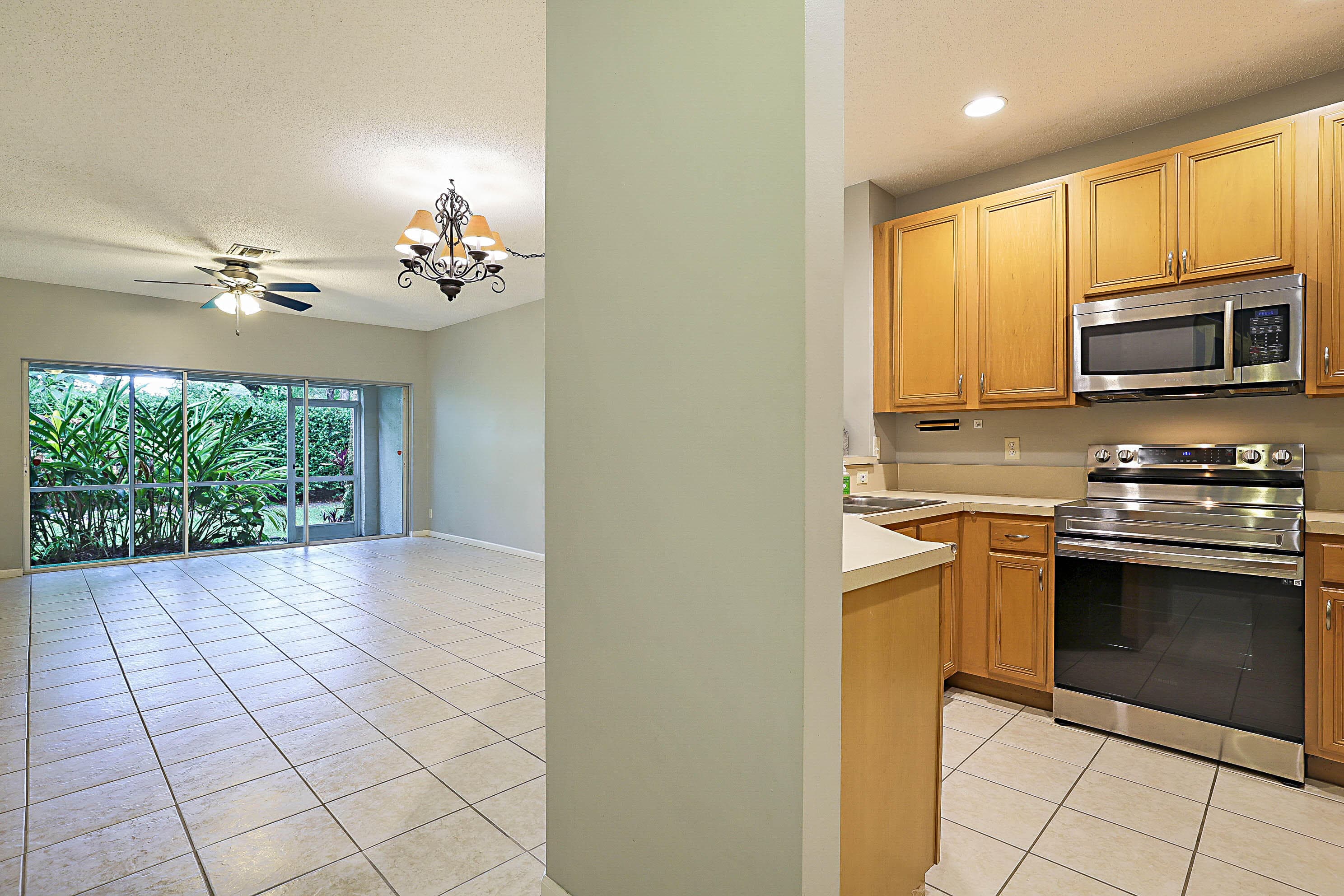 4827 Palmbrooke Circle, West Palm Beach, FL 33417 — photo 10 of 34