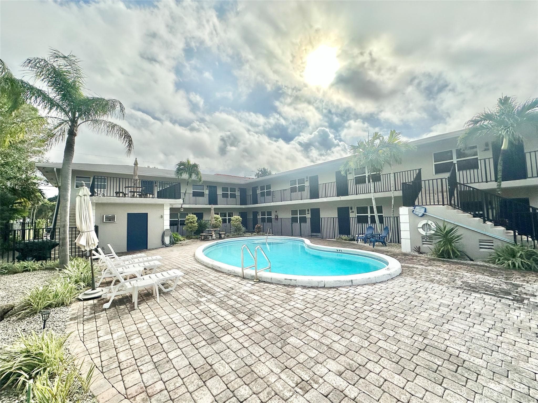 660 NE 11th Avenue 202, Fort Lauderdale, FL 33304 — photo 2 of 18