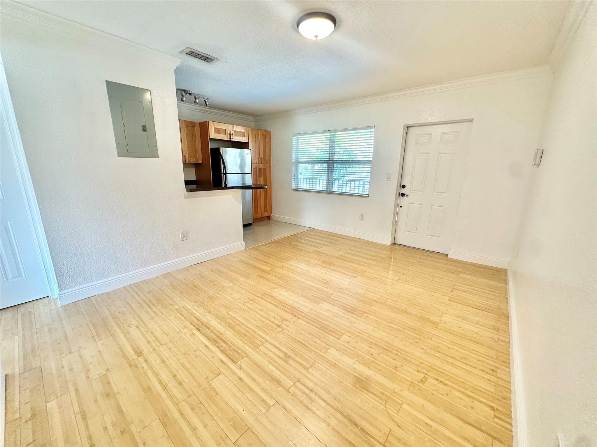 660 NE 11th Avenue 202, Fort Lauderdale, FL 33304 — photo 4 of 18