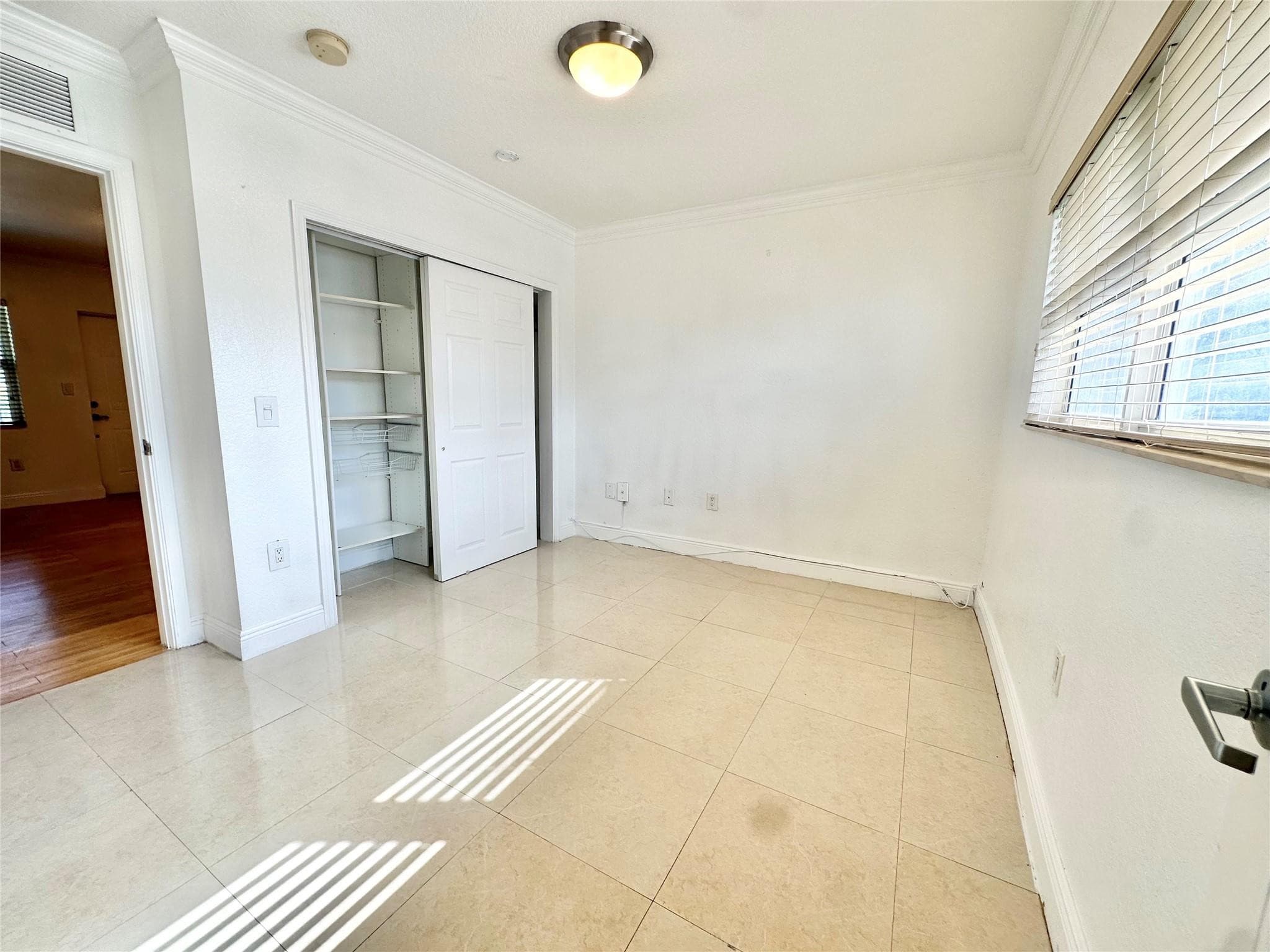 660 NE 11th Avenue 202, Fort Lauderdale, FL 33304 — photo 7 of 18