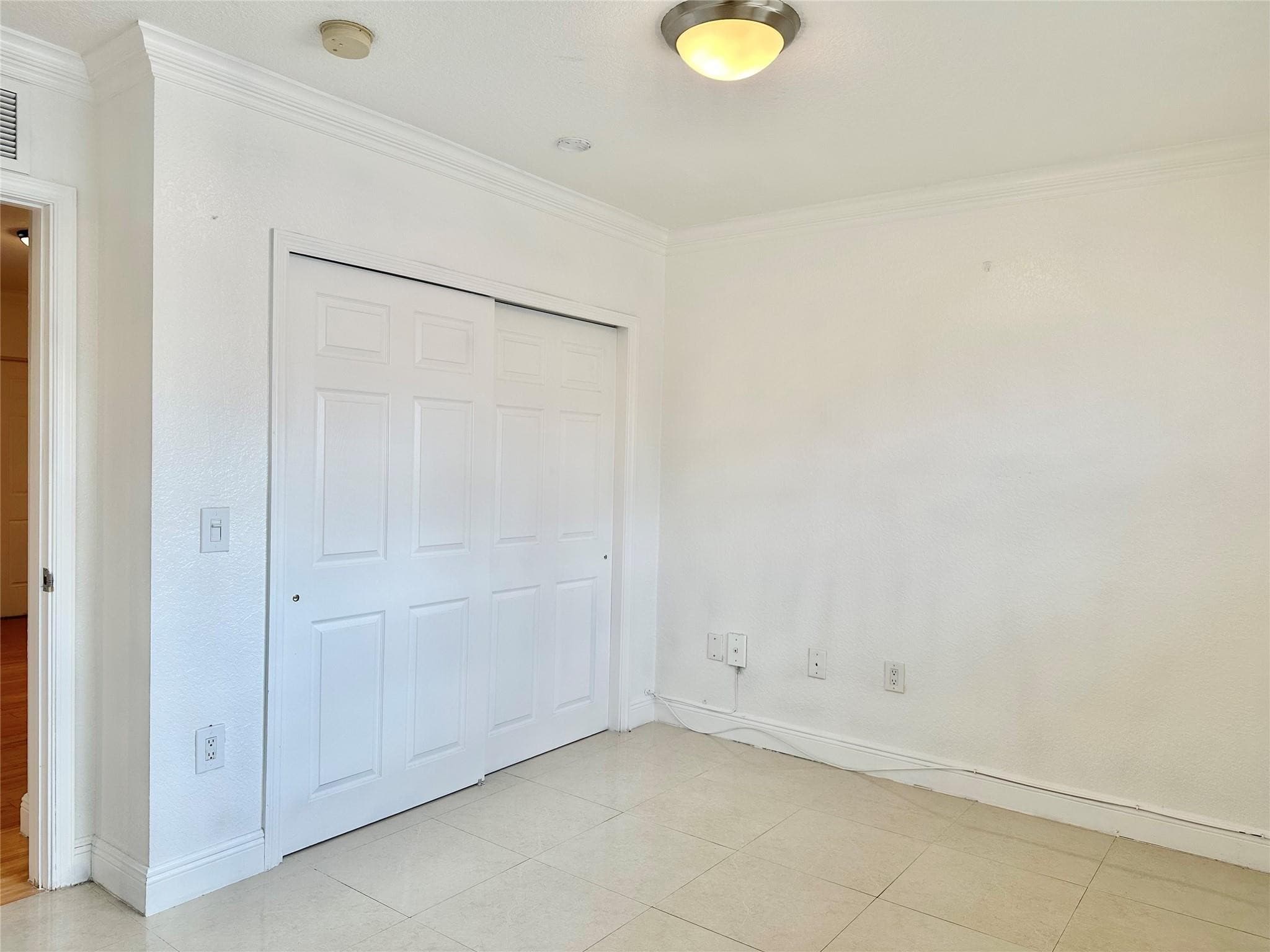 660 NE 11th Avenue 202, Fort Lauderdale, FL 33304 — photo 8 of 18