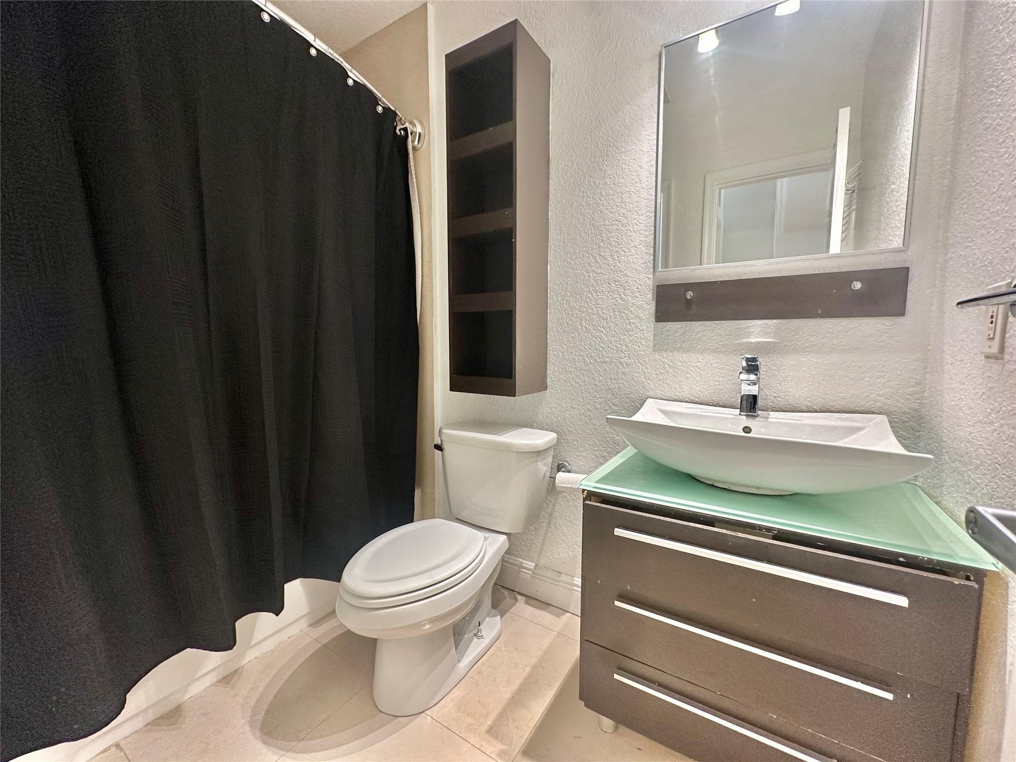 660 NE 11th Avenue 202, Fort Lauderdale, FL 33304 — photo 10 of 18