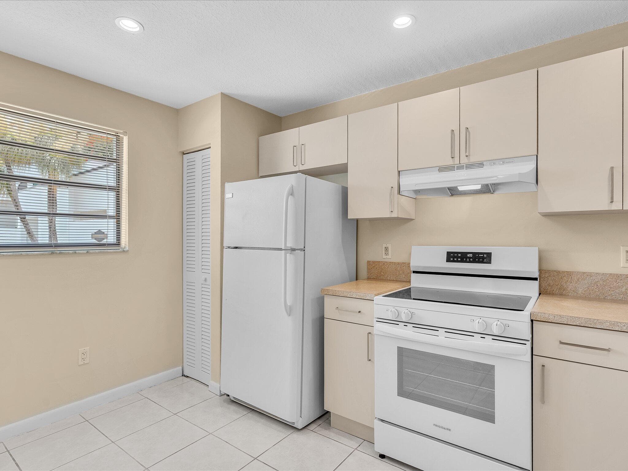 299 NW 36th Avenue, Deerfield Beach, FL 33442 — photo 11 of 46