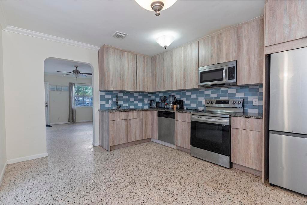802 N J Street, Lake Worth Beach, FL 33460 — photo 8 of 24