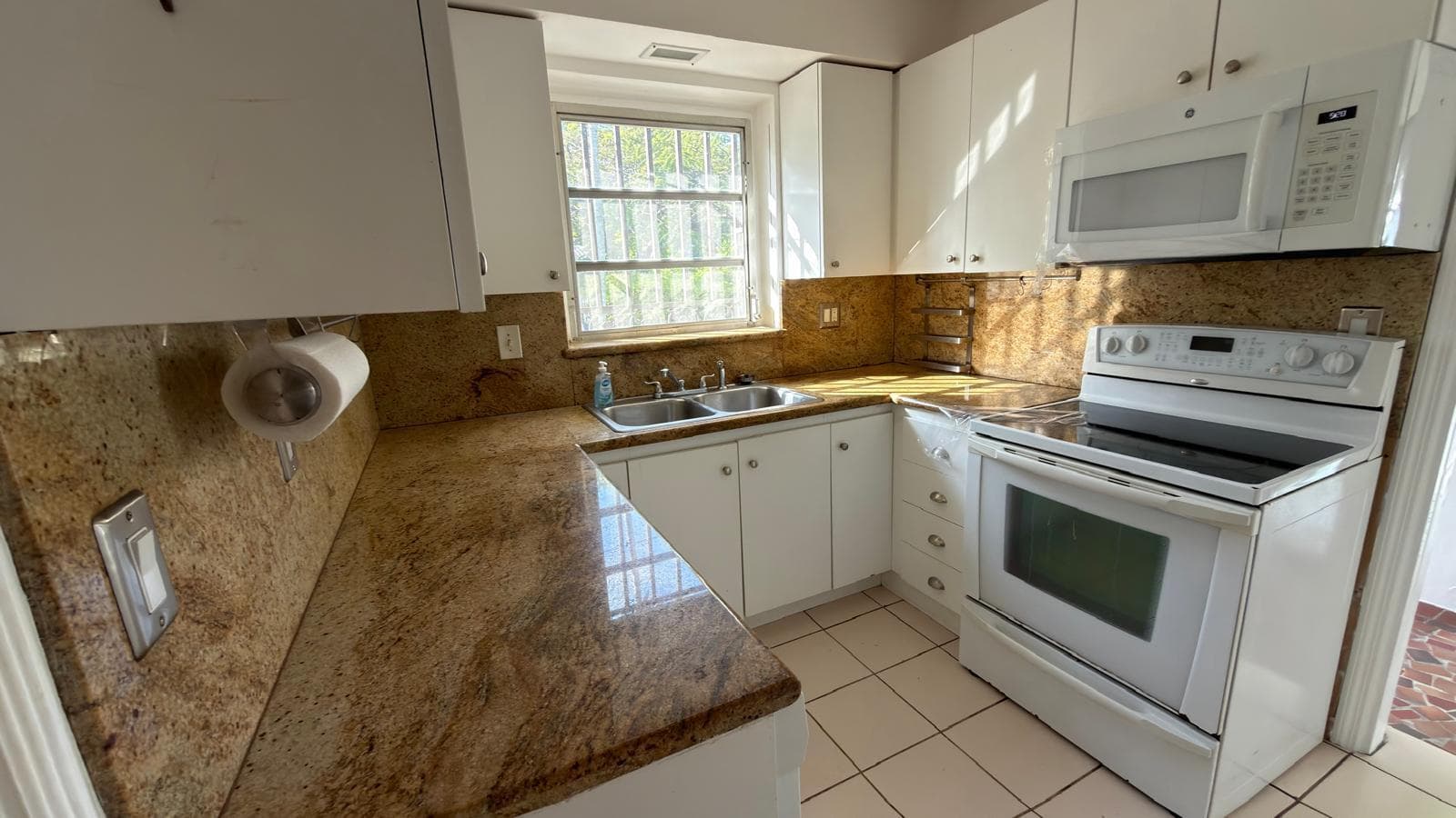 175 SW 25th Road, Miami, FL 33129 — photo 15 of 23