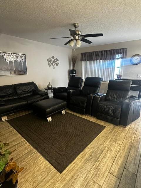 29 Flanders A, Delray Beach, FL 33484 — photo 4 of 22