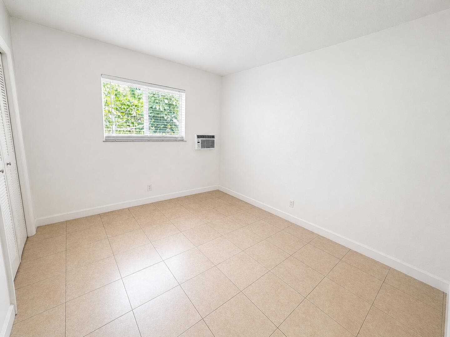 701 SW 14th Avenue 7, Fort Lauderdale, FL 33312 — photo 9 of 11