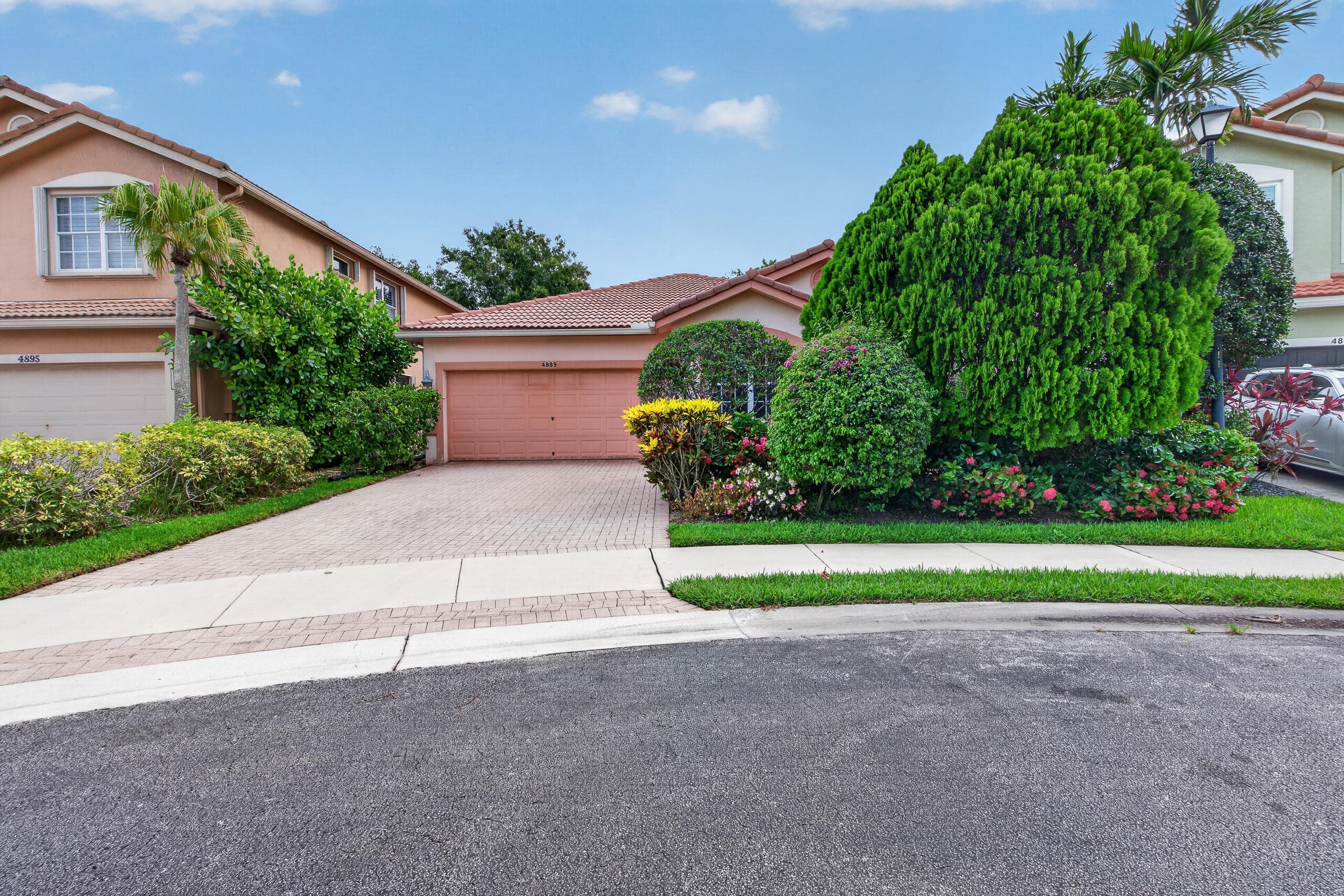 4889 N Classical Boulevard, Delray Beach, FL 33445 — photo 2 of 69