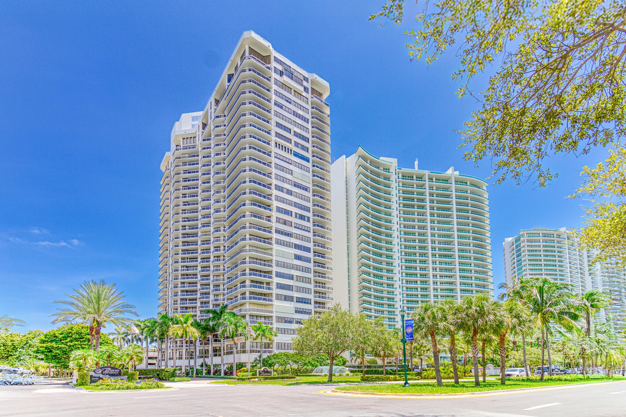 20185 E Country Club Drive 2006, Miami, FL 33180 — photo 1 of 58
