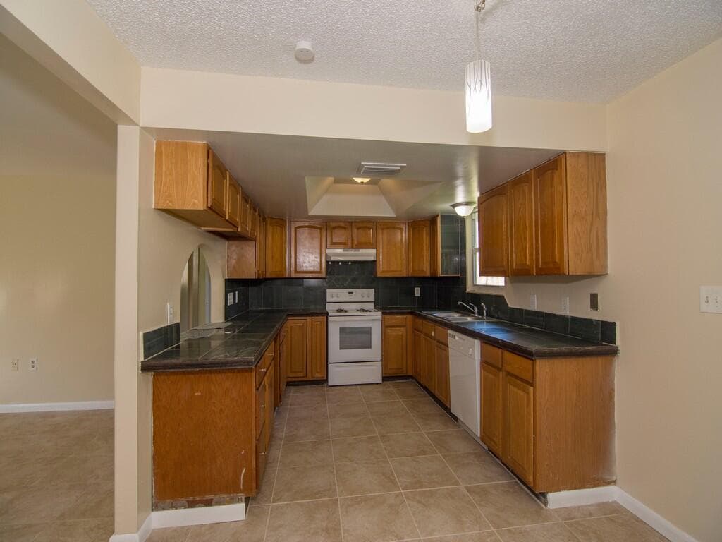 8604 Brookline Avenue, Fort Pierce, FL 34951 — photo 3 of 33