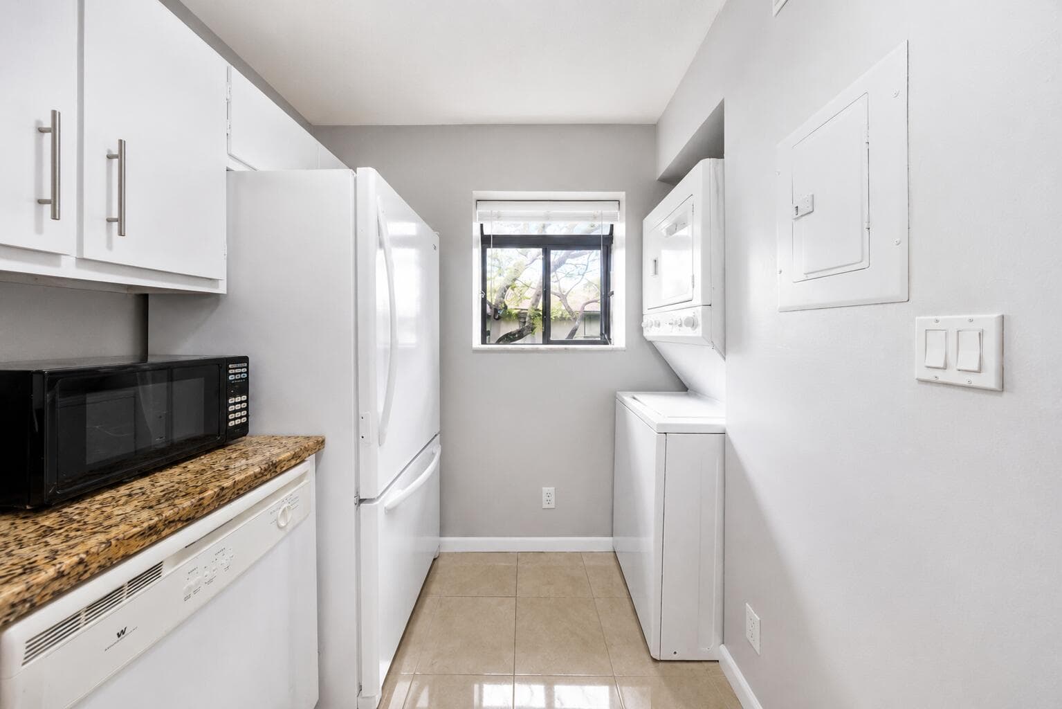 503 Gardens Drive 202, Pompano Beach, FL 33069 — photo 5 of 35