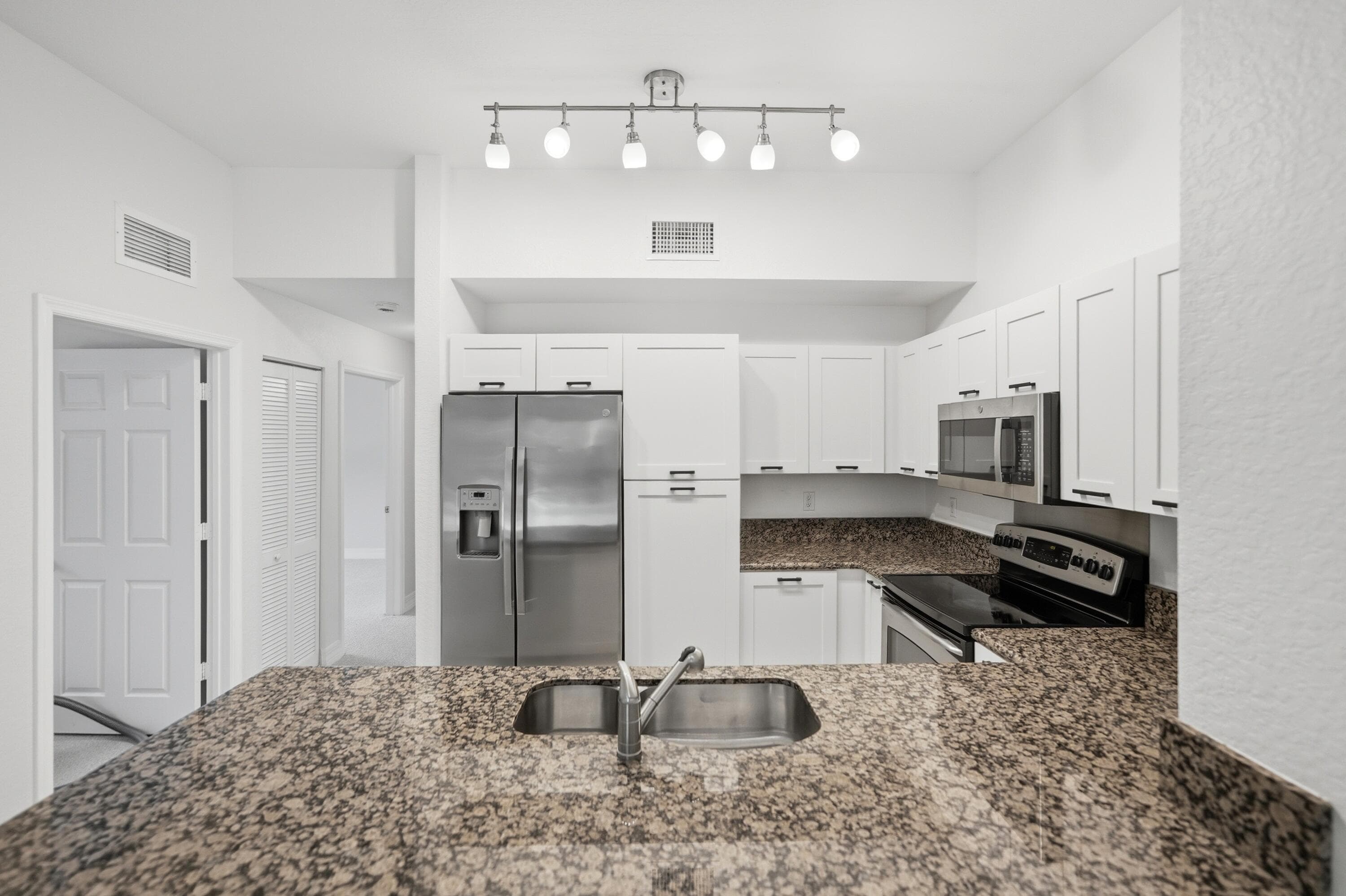 58 SE Palermo Court 104, Stuart, FL 34994 — photo 6 of 37