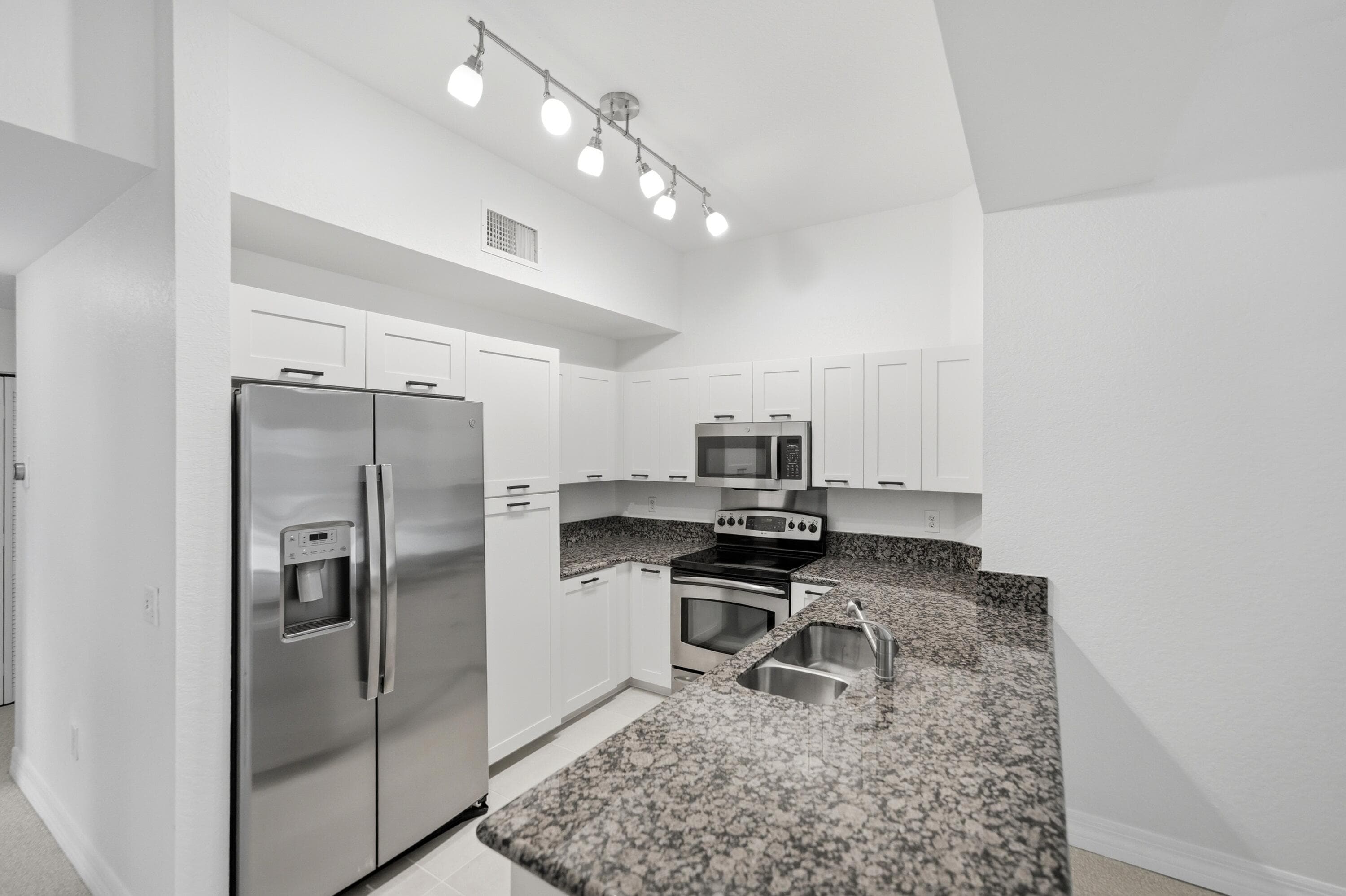 58 SE Palermo Court 104, Stuart, FL 34994 — photo 7 of 37