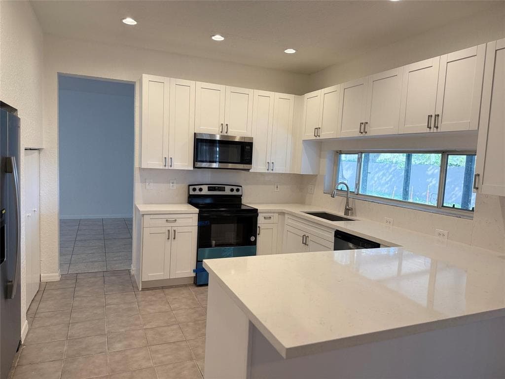 2927 Bogota Avenue, Hollywood, FL 33026 — photo 6 of 37