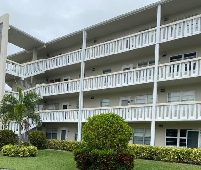 296 Grantham F F, Deerfield Beach, FL 33442 — photo 3 of 13