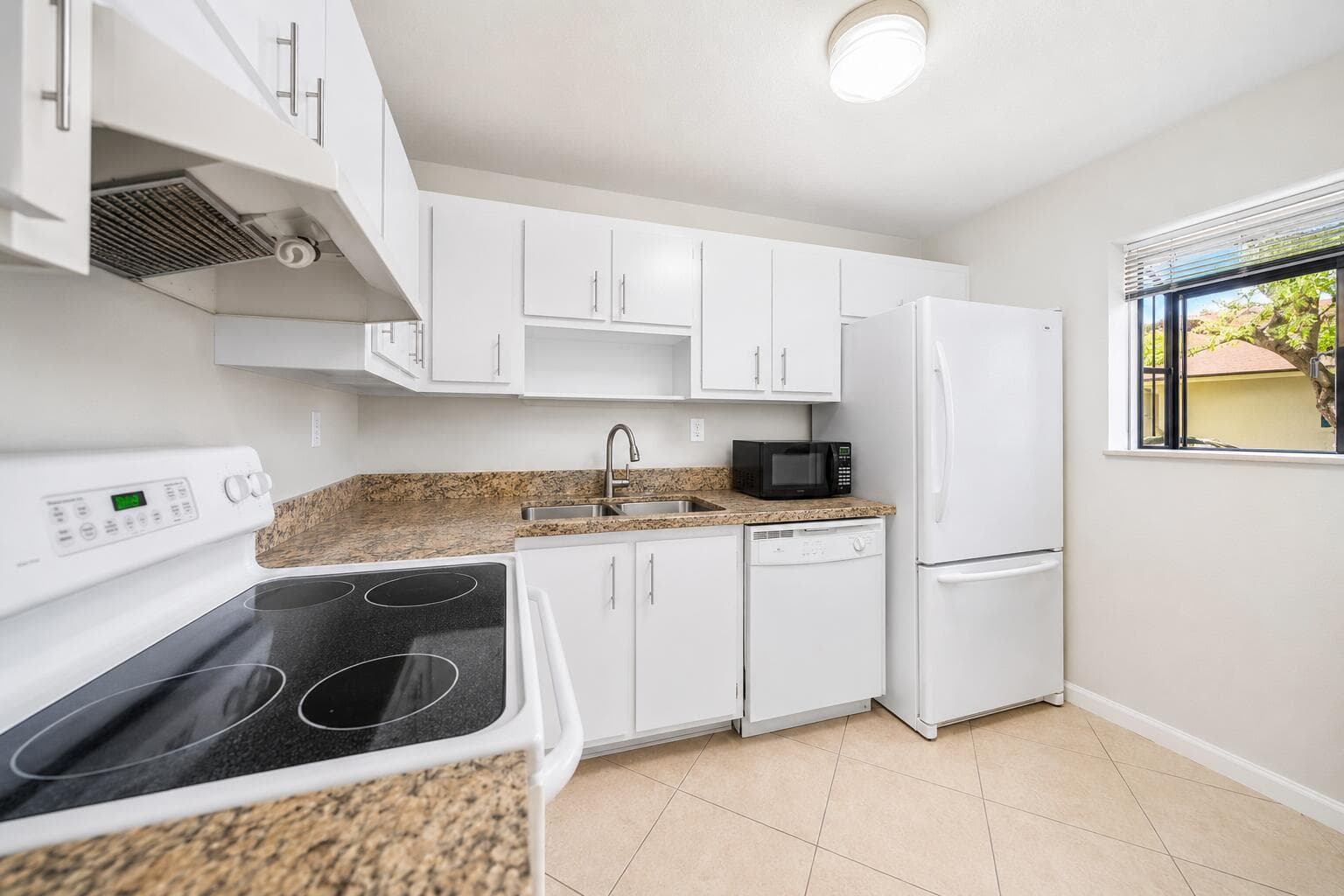 503 Gardens Drive 202, Pompano Beach, FL 33069 — photo 4 of 35