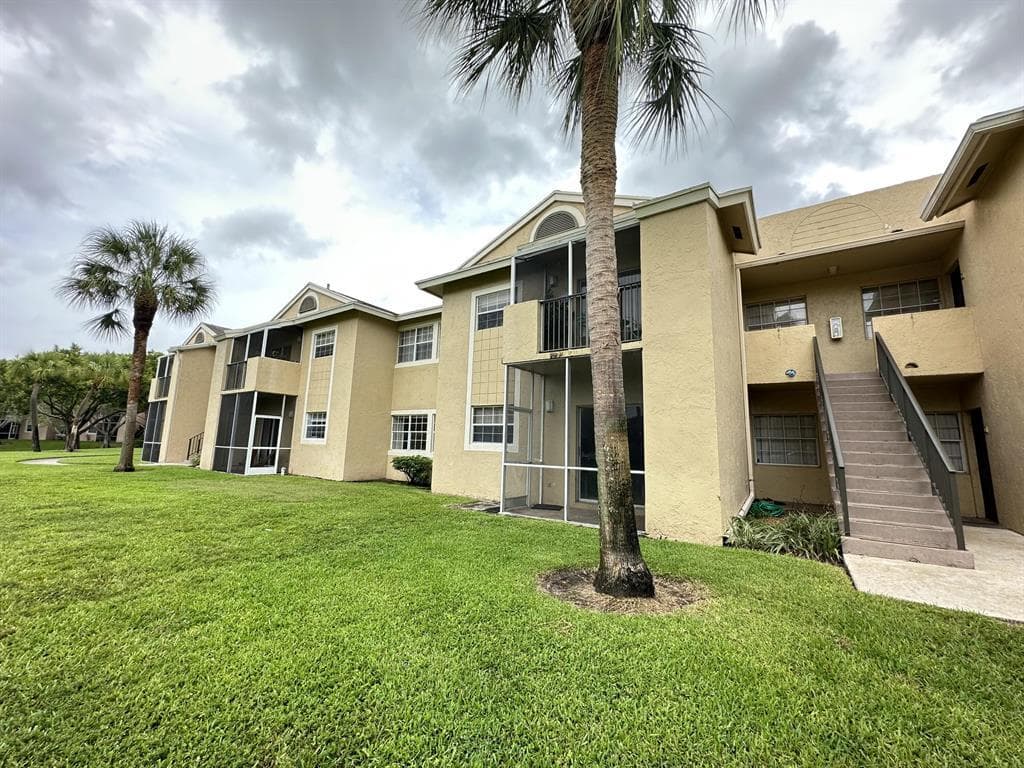 800 Cypress Park Way M, Pompano Beach, FL 33064 — photo 1 of 12