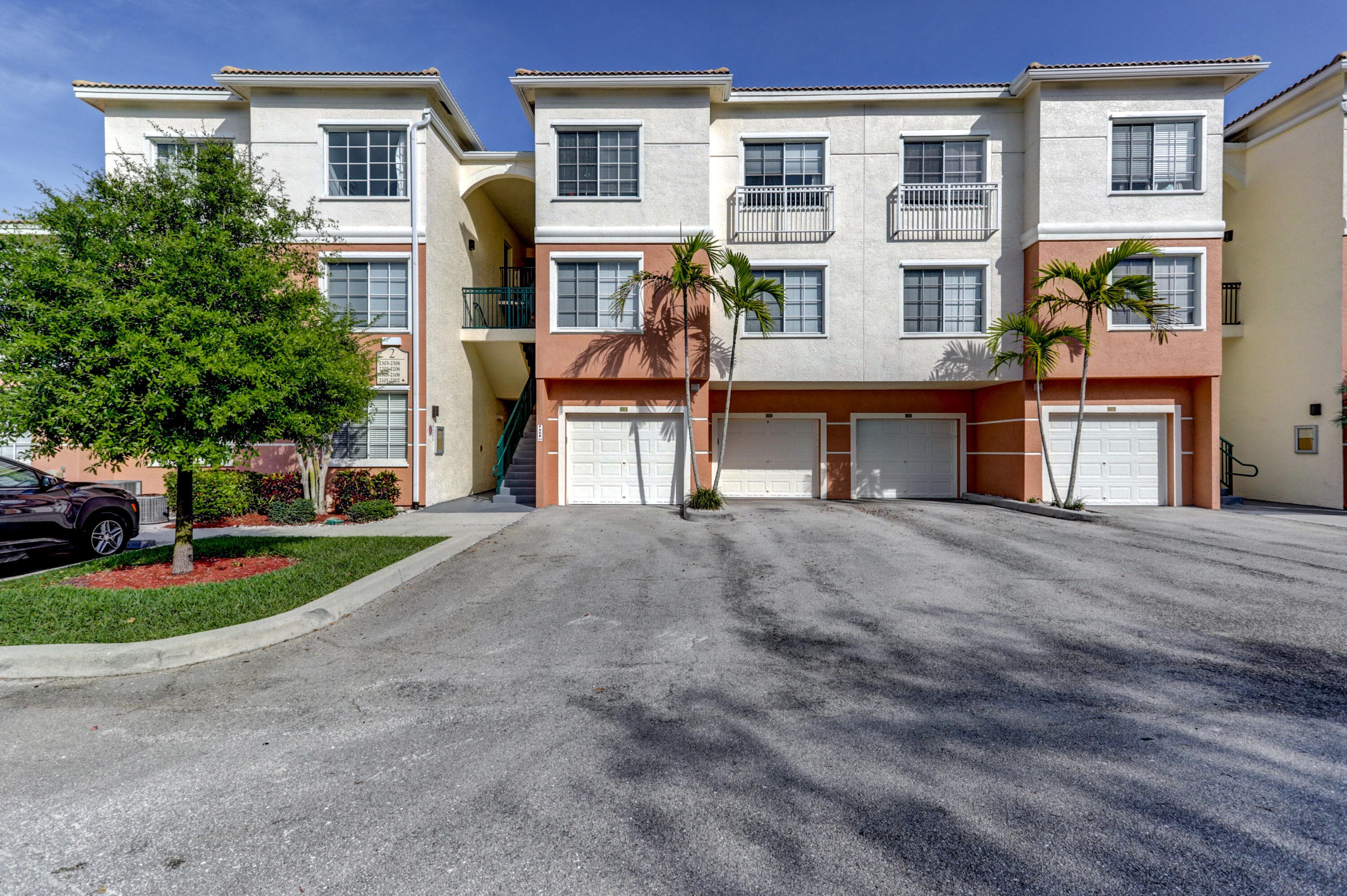 2210 Myrtlewood Circle E, Palm Beach Gardens, FL 33418 — photo