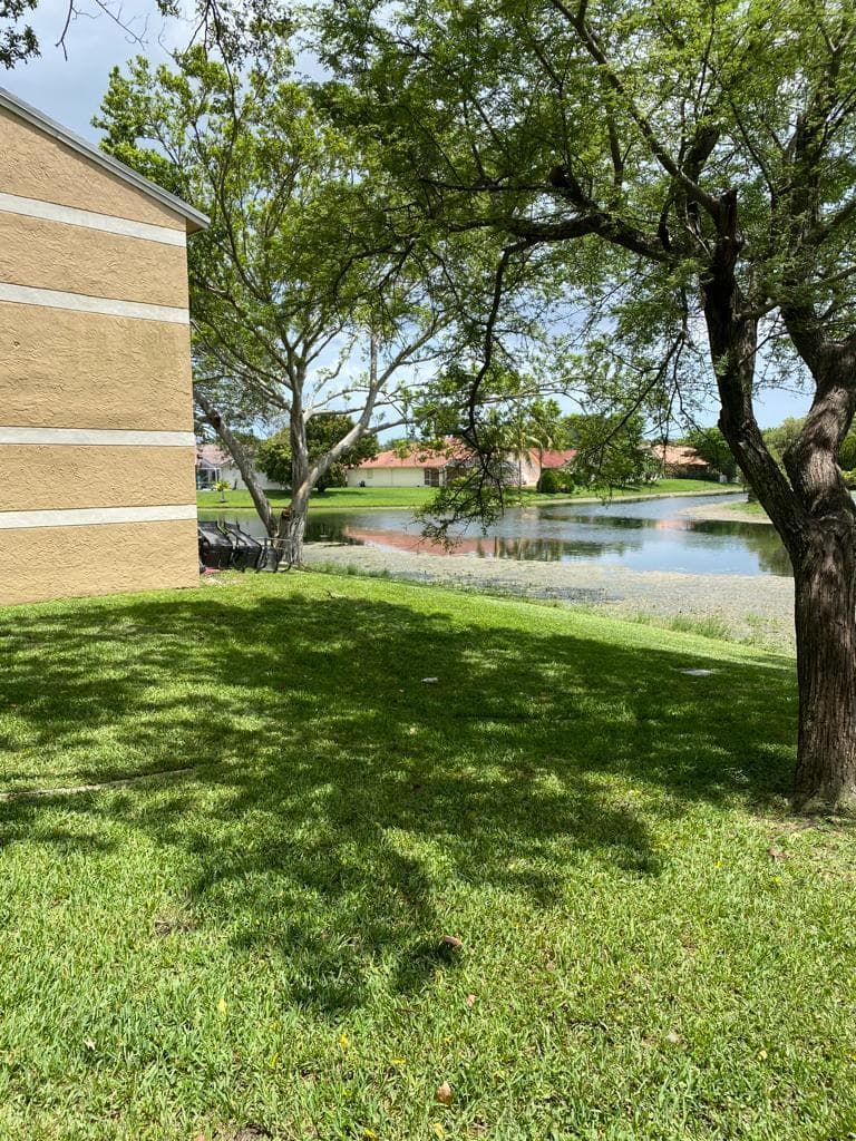 450 W Palm Cir Circle W 103, Pembroke Pines, FL 33025 — photo 11 of 12