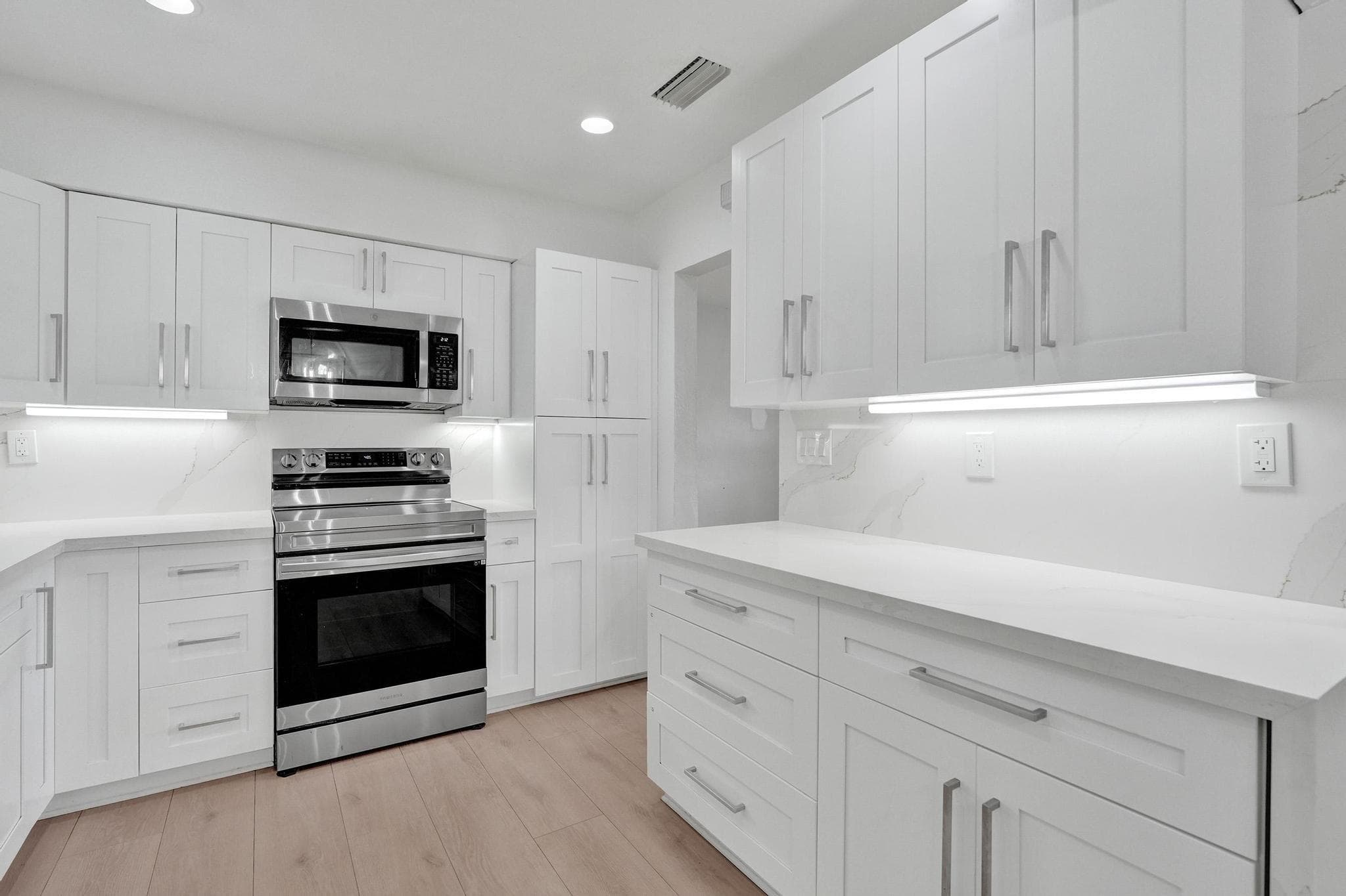 1054 Wyoming Avenue, Fort Lauderdale, FL 33312 — photo 7 of 37