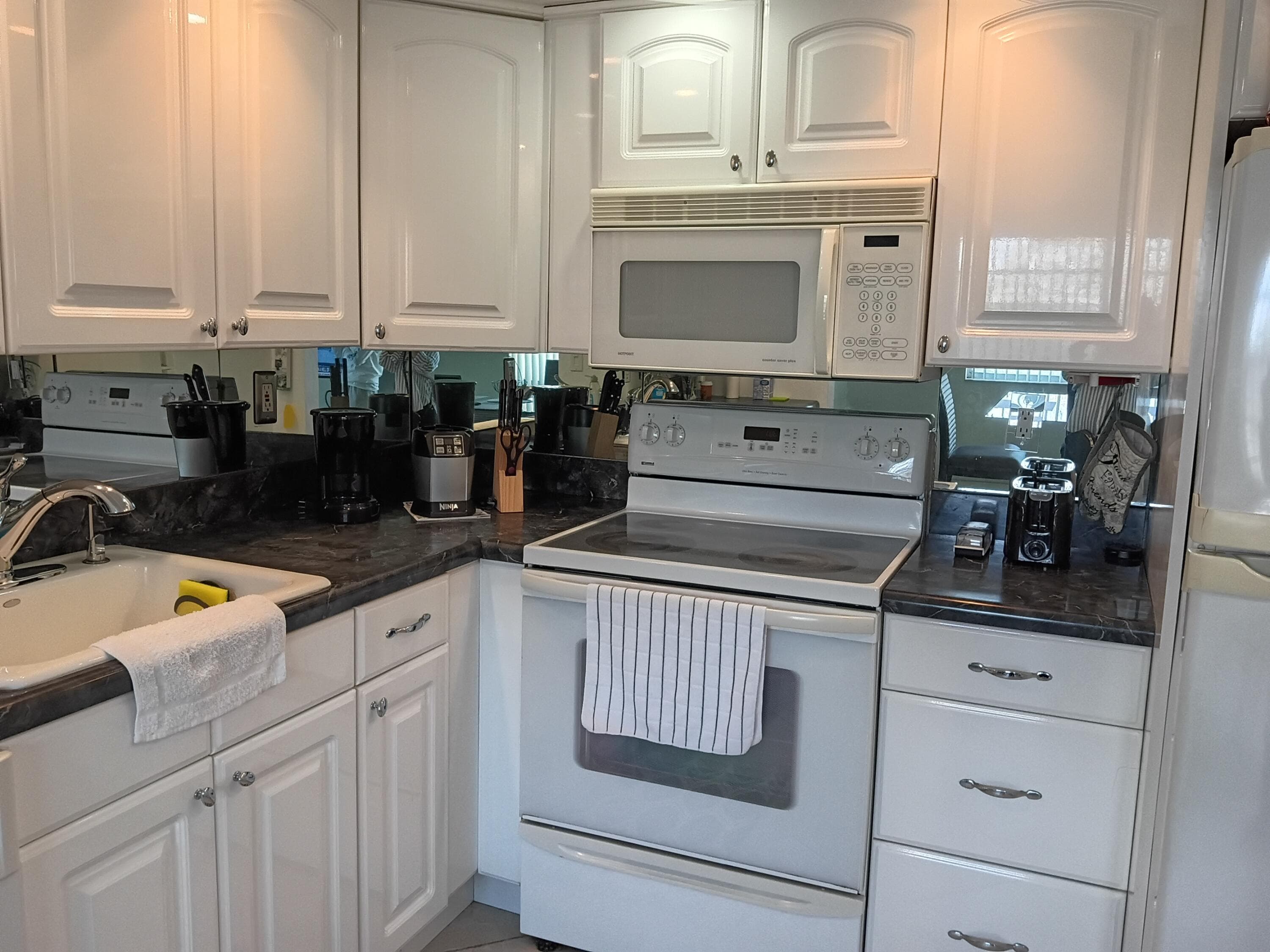 697 Flanders Drive, Delray Beach, FL 33484 — photo 4 of 9