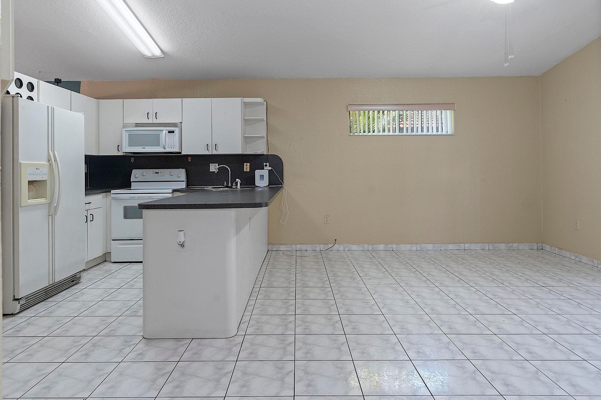 3201 W 76th Street, Hialeah, FL 33018 — photo 12 of 33