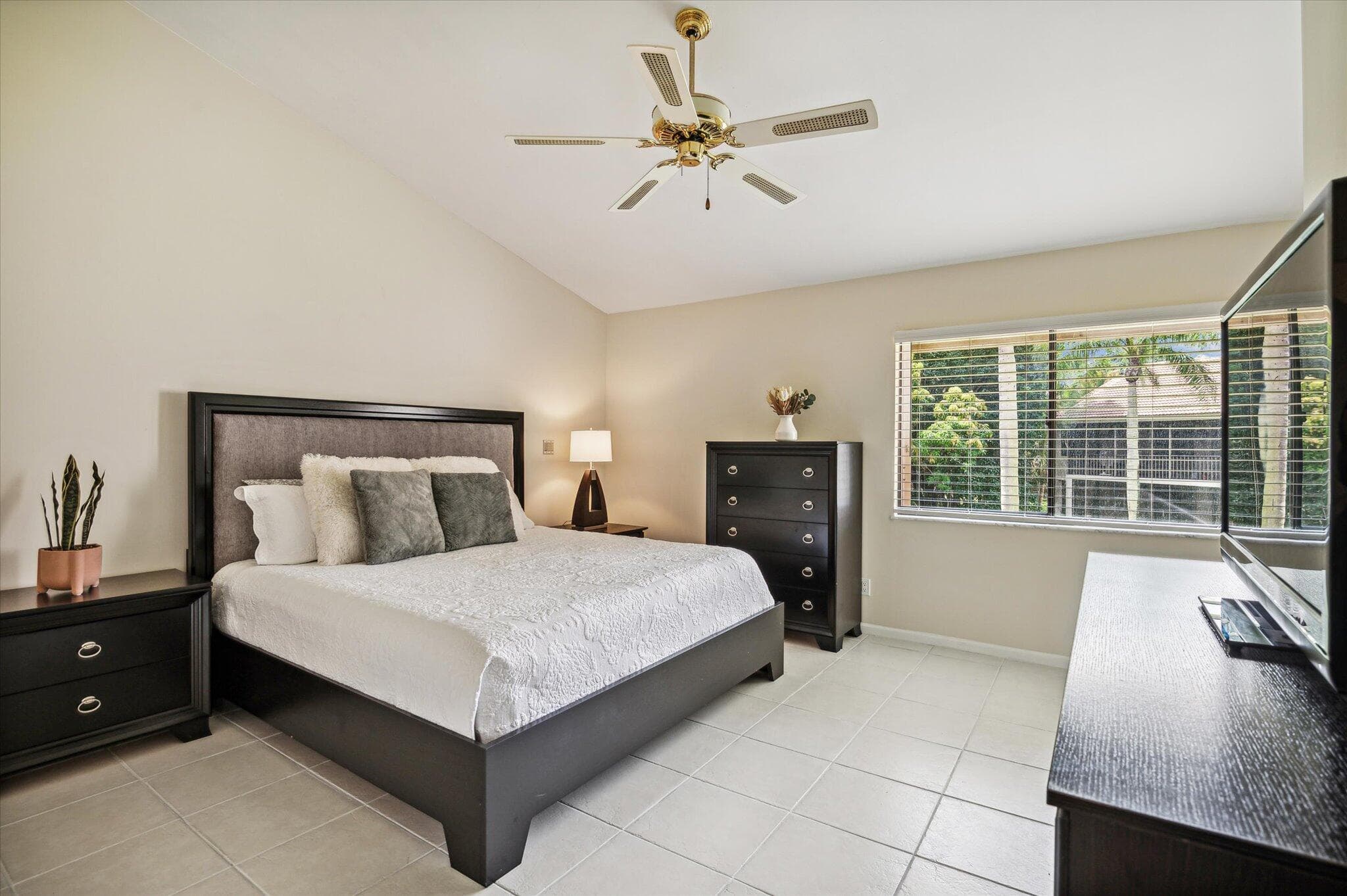 5750 Coach House Circle G, Boca Raton, FL 33486 — photo 10 of 19