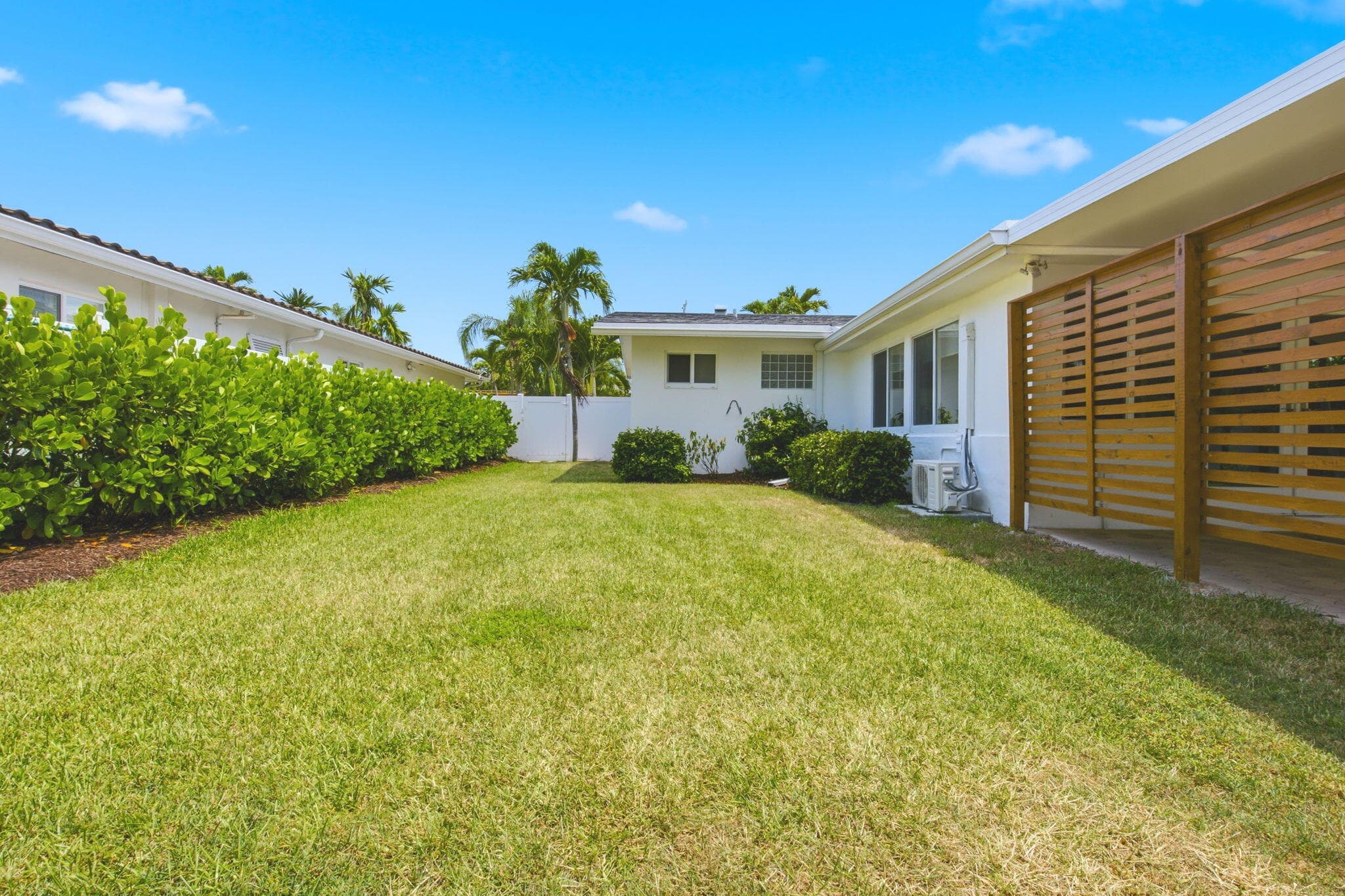 1745 NE 36th Street, Oakland Park, FL 33334 — photo 8 of 39