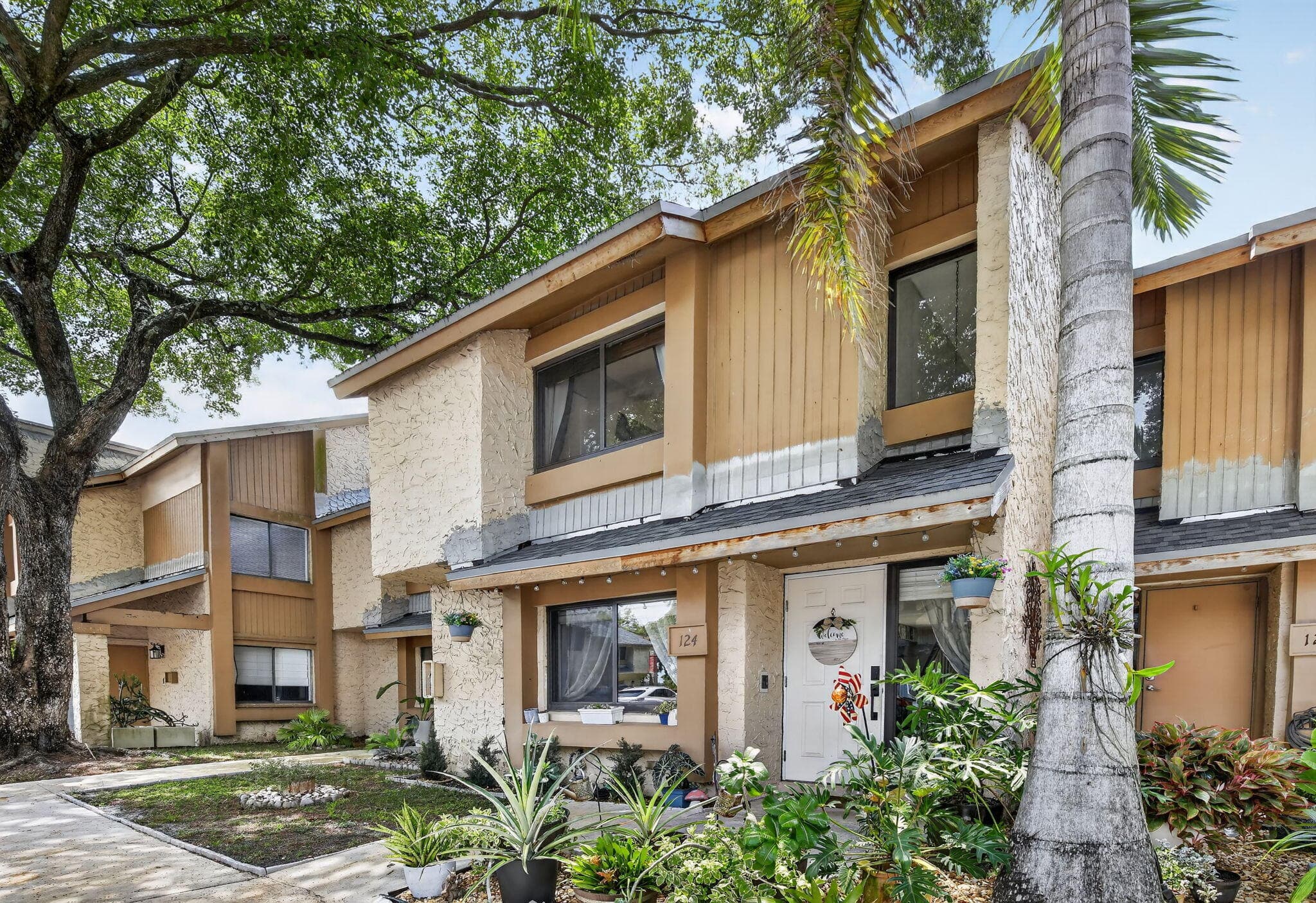124 Wimbledon Lake Drive, Plantation, FL 33324 — photo 1 of 38