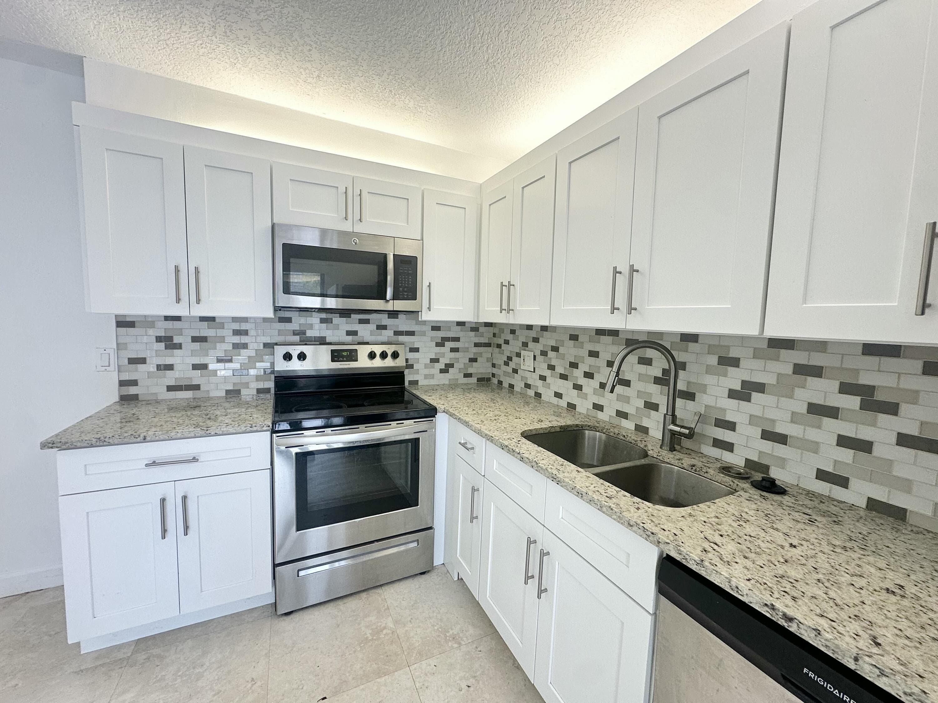 173 Lake Arbor Drive, Palm Springs, FL 33461 — photo 10 of 29