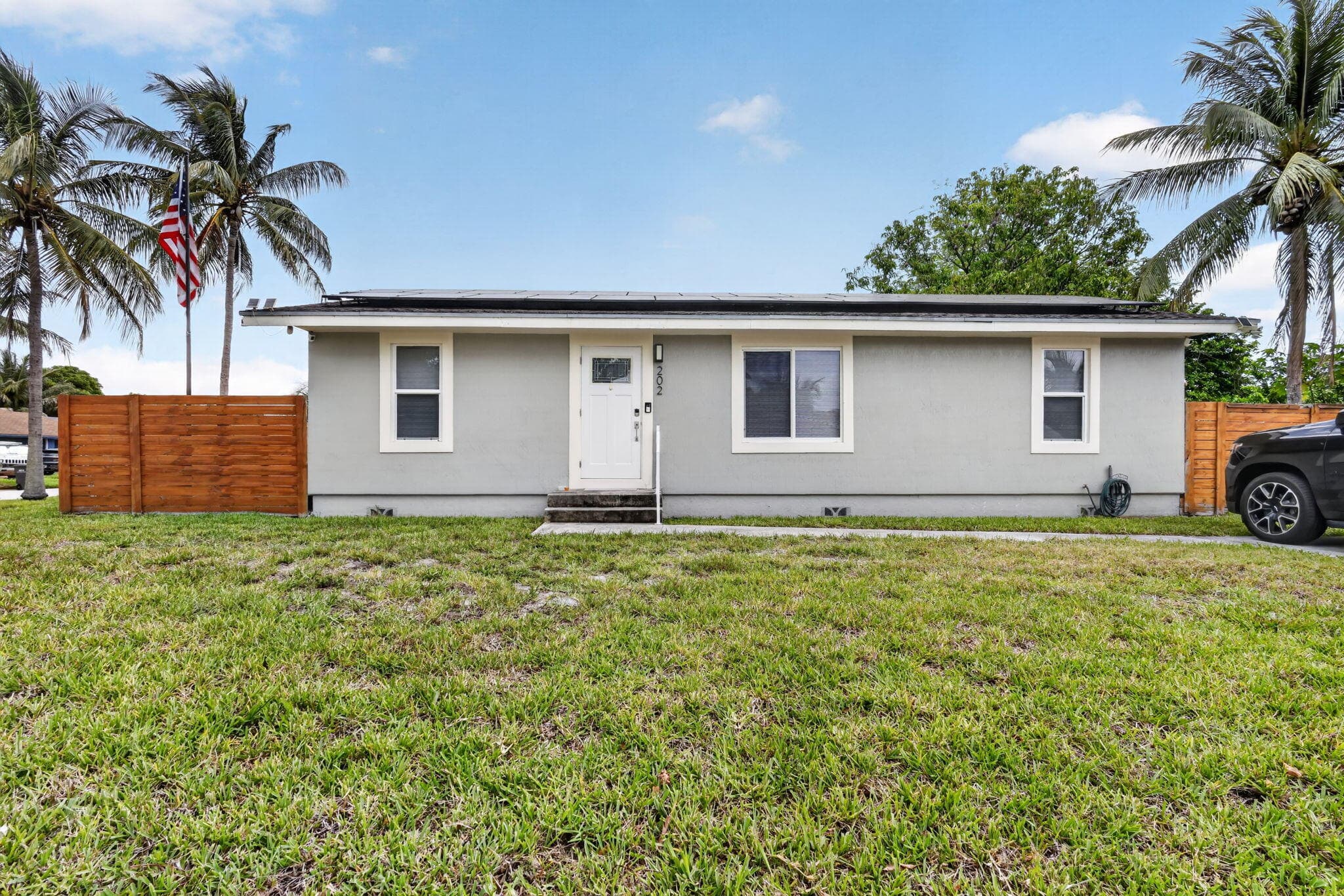 202 Elaine Circle W, West Palm Beach, FL 33409 — photo