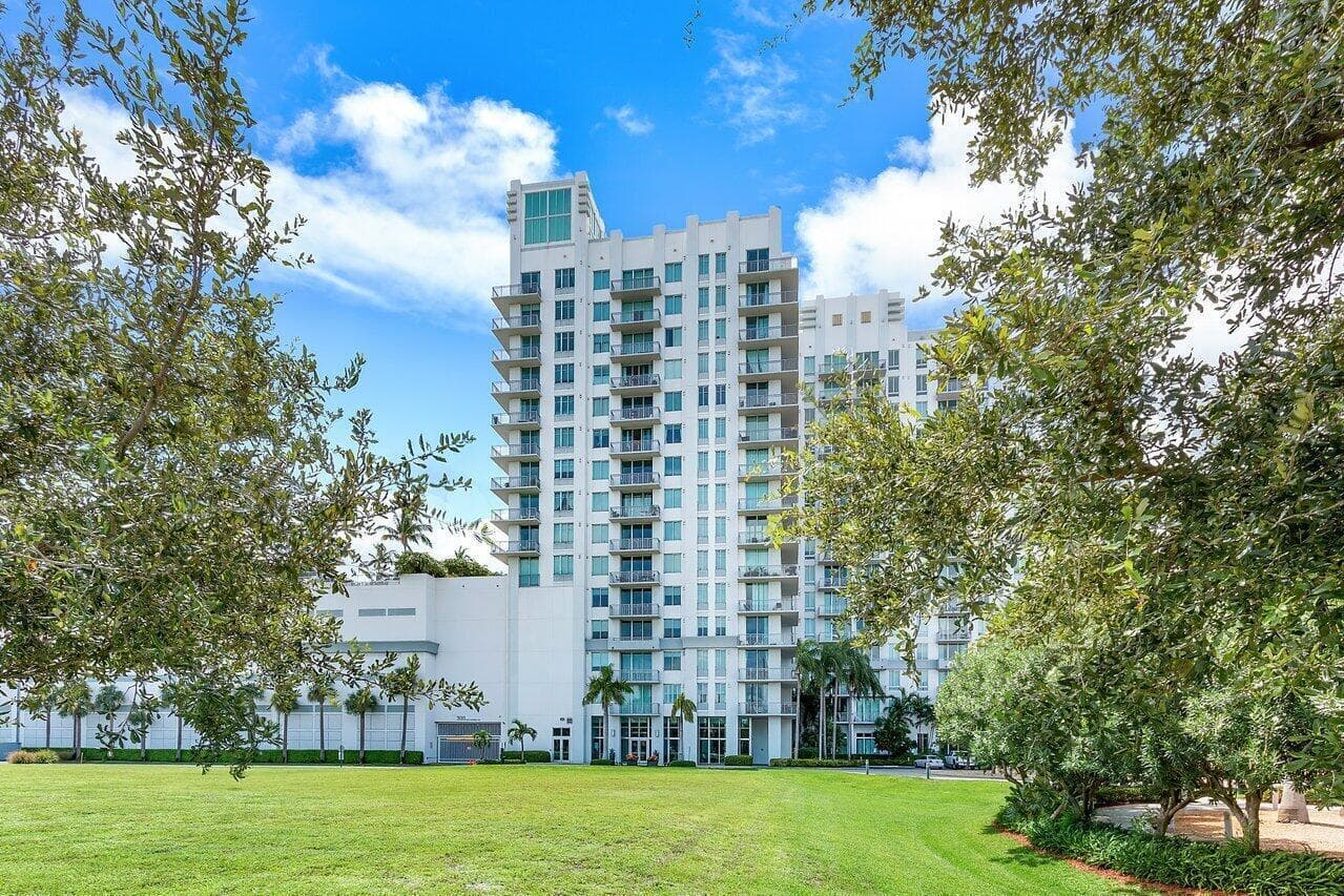 300 S Australian Avenue 1418, West Palm Beach, FL 33401 — photo 2 of 48