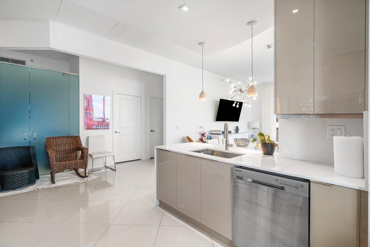 300 S Australian Avenue 1418, West Palm Beach, FL 33401 — photo 12 of 48
