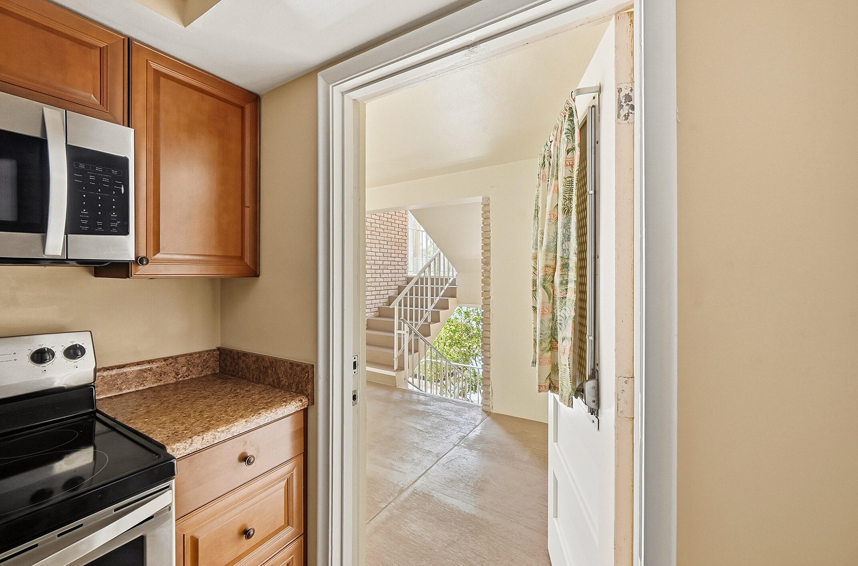 5570 Tamberlane Circle 229, Palm Beach Gardens, FL 33418 — photo 5 of 24