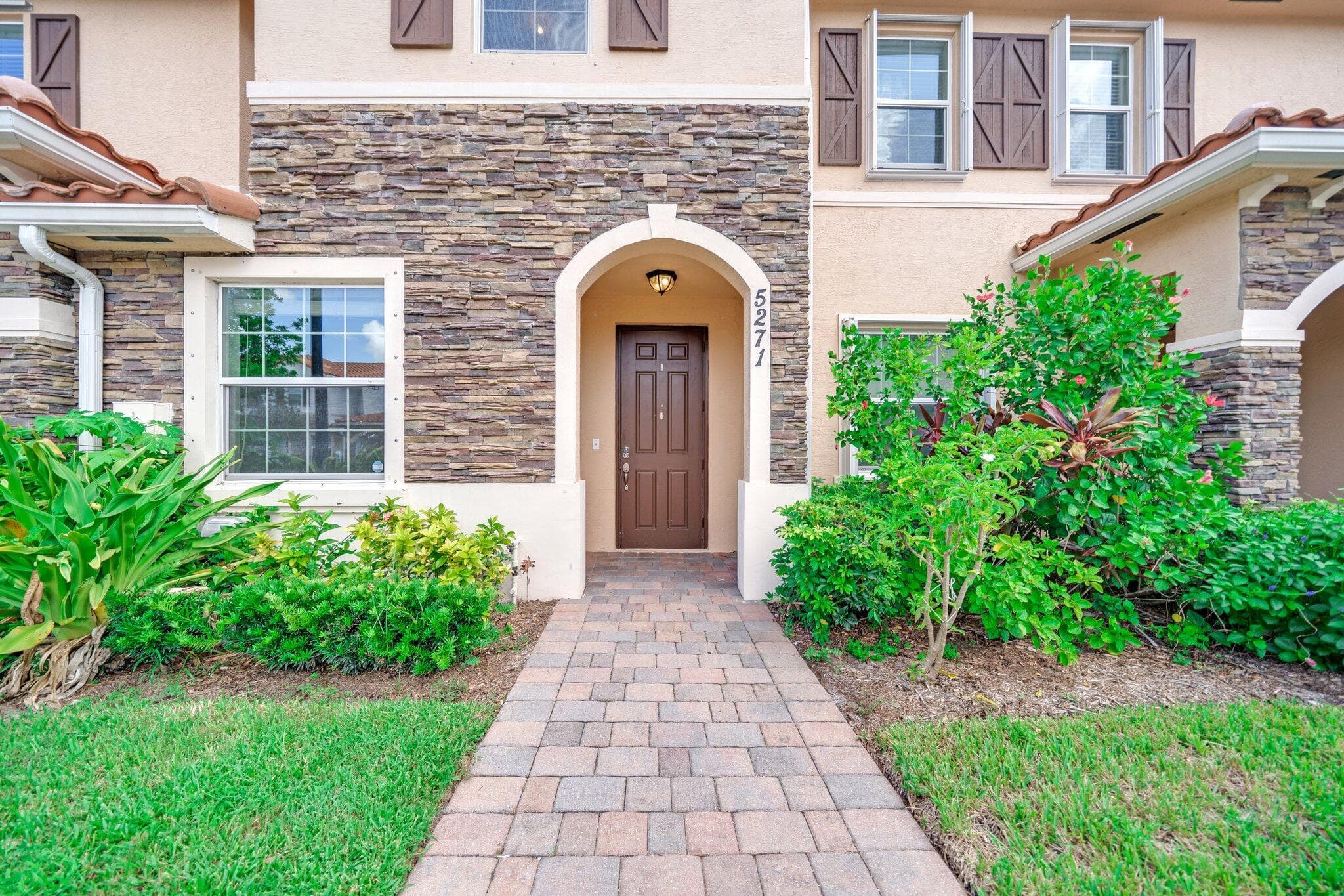 5271 Ashley River Road, West Palm Beach, FL 33417 — photo 3 of 31