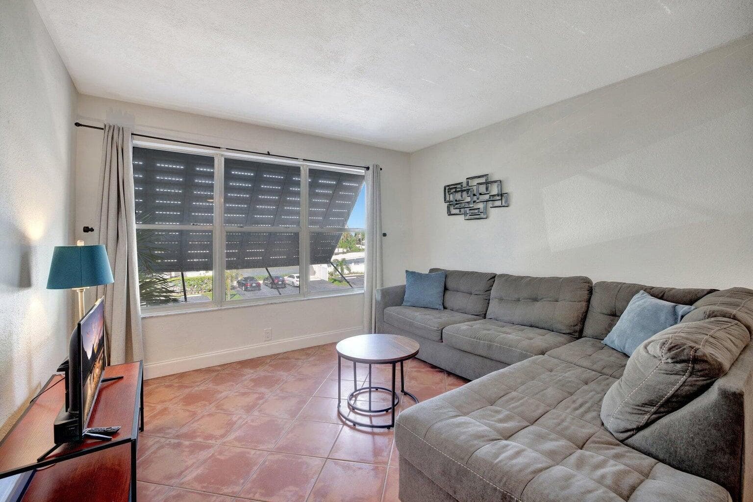2400 NE 33rd Avenue 211, Fort Lauderdale, FL 33305 — photo 11 of 40
