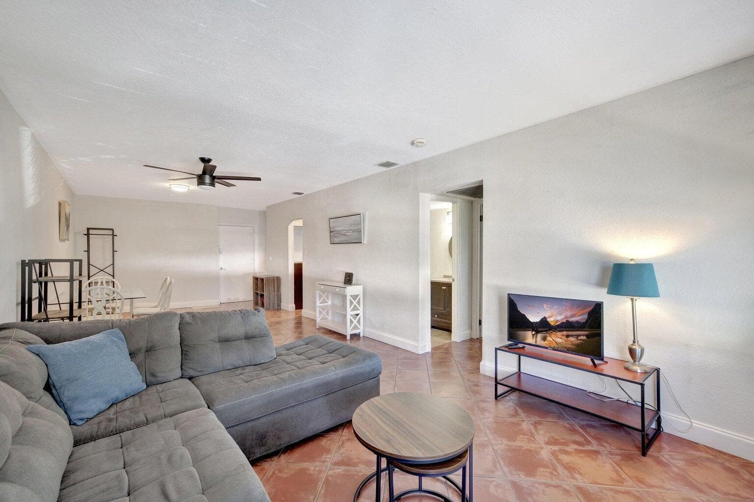 2400 NE 33rd Avenue 211, Fort Lauderdale, FL 33305 — photo 12 of 40