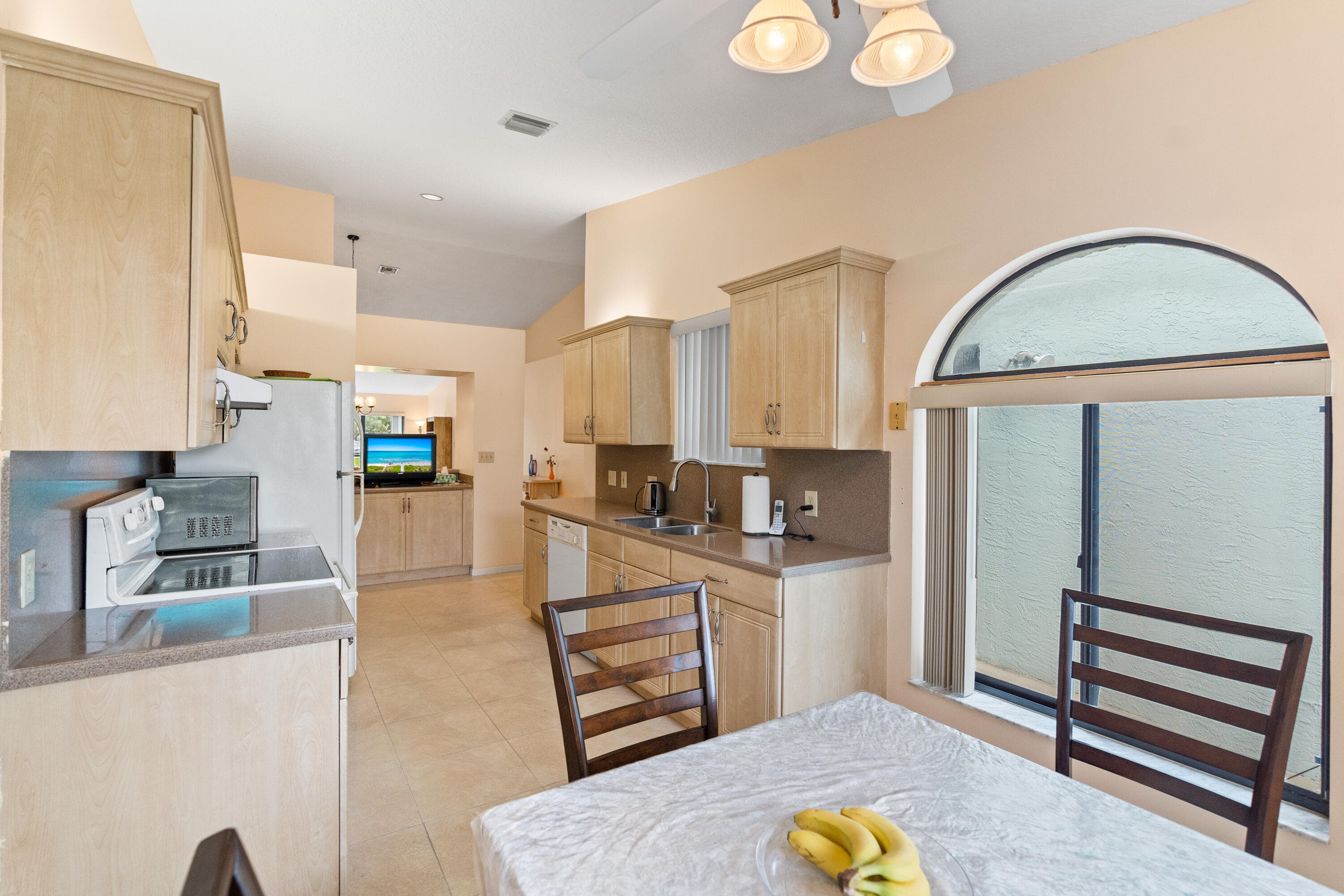 8108 NW 100th Lane, Tamarac, FL 33321 — photo 8 of 49