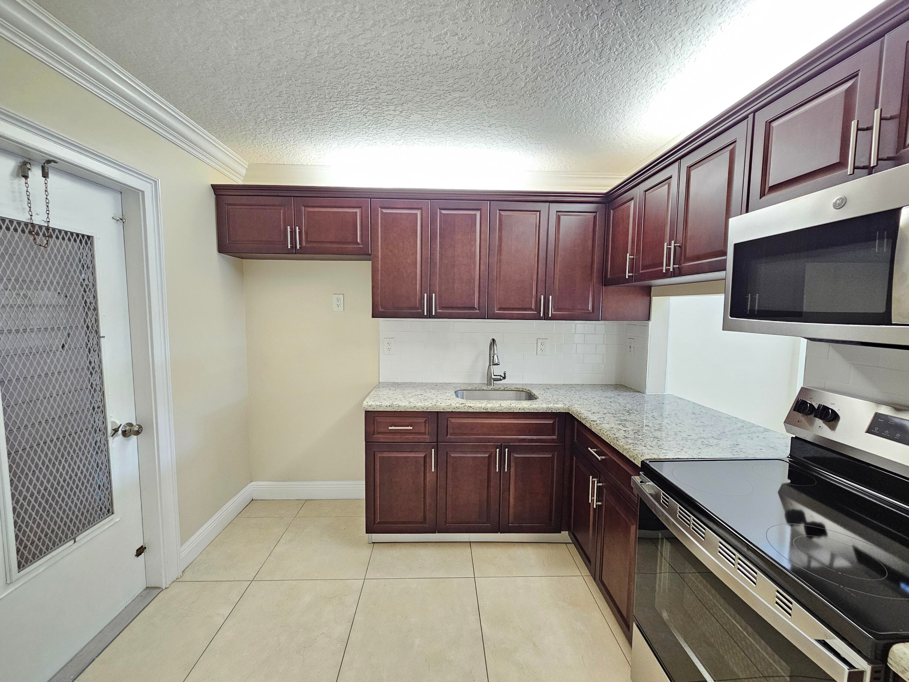2562 Garden Drive N 202, Lake Worth Beach, FL 33461 — photo 5 of 21