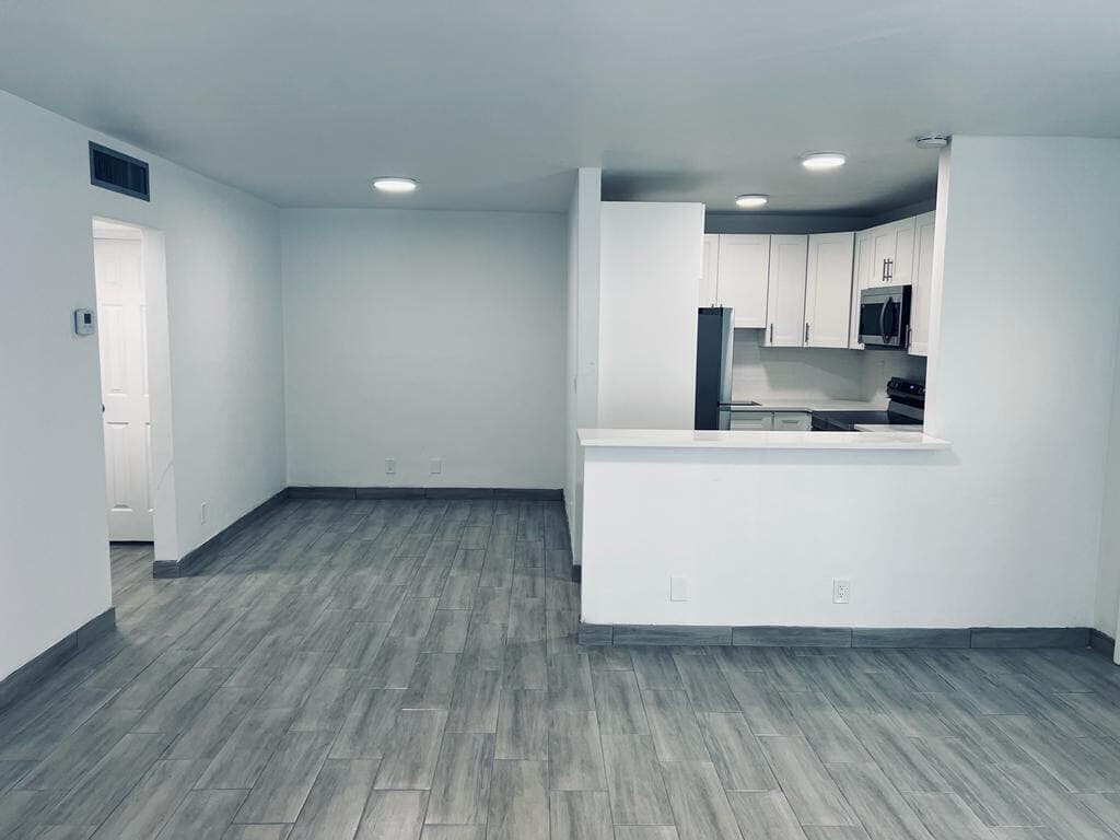 930 N 14th Court, Hollywood, FL 33020 — photo 8 of 29