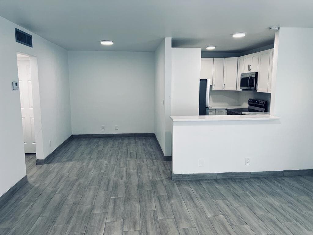 930 N 14th Court, Hollywood, FL 33020 — photo 9 of 29