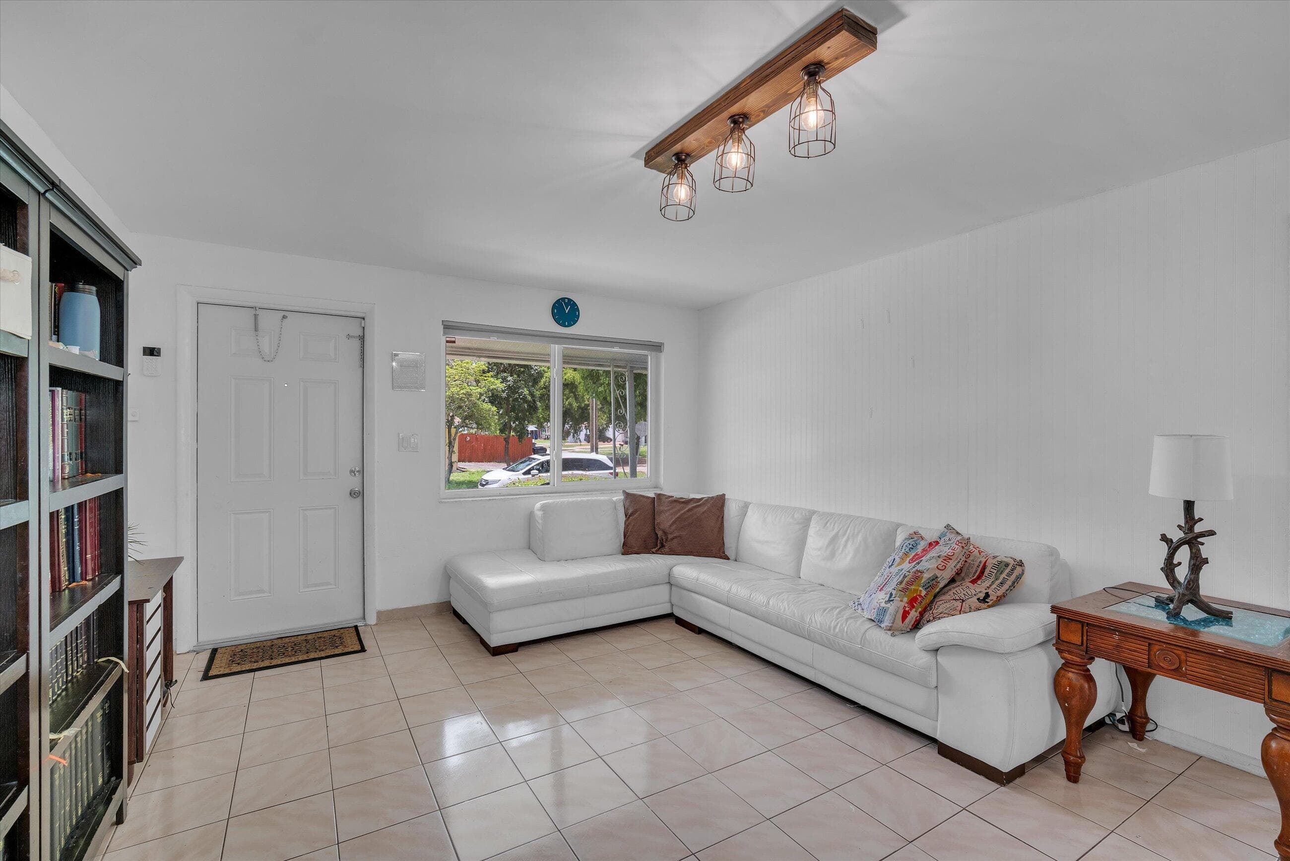 7321 Cody Street, Hollywood, FL 33024 — photo 4 of 19