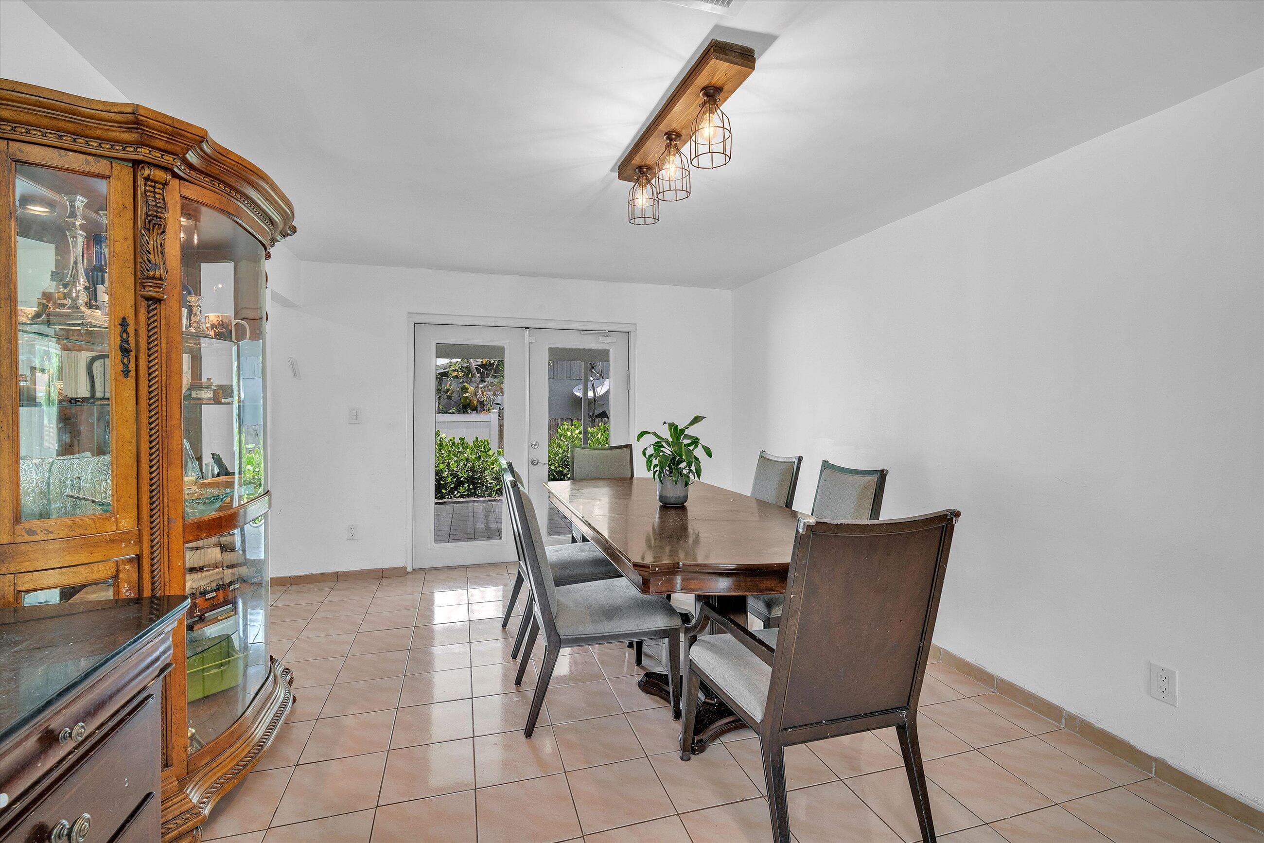 7321 Cody Street, Hollywood, FL 33024 — photo 6 of 19