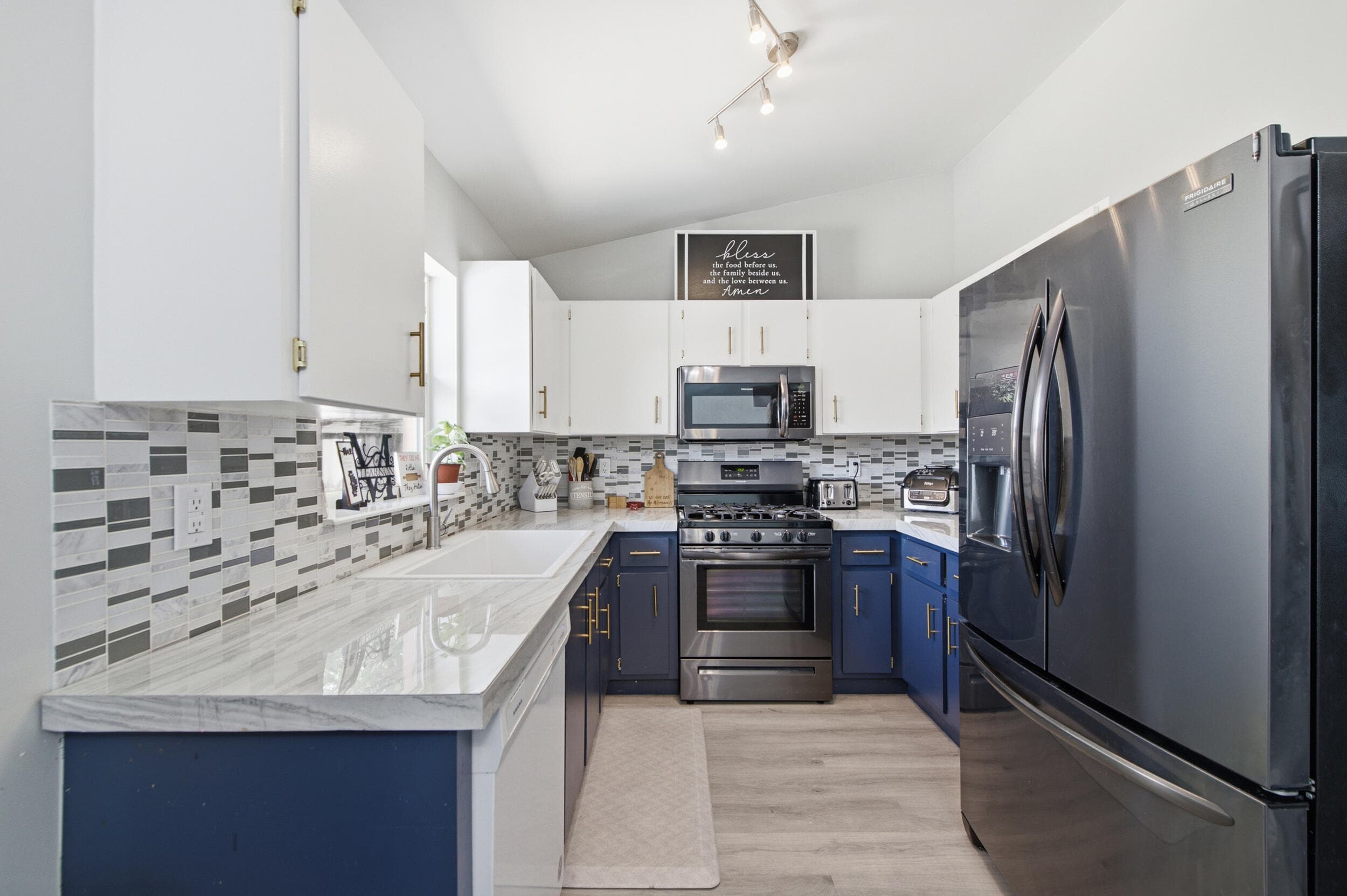 5635 Lake George Place, Lake Worth, FL 33463 — photo 13 of 41