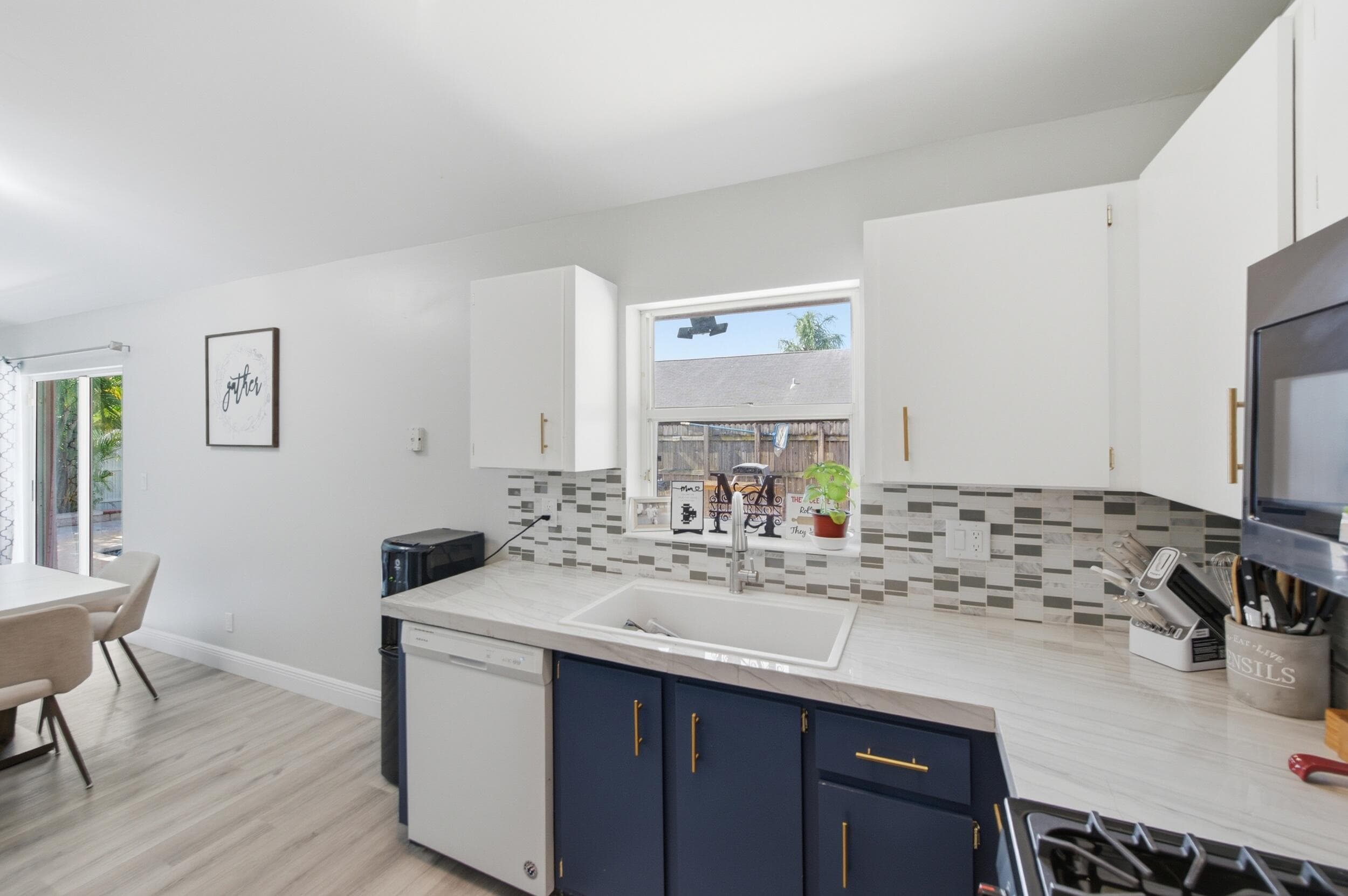 5635 Lake George Place, Lake Worth, FL 33463 — photo 14 of 41